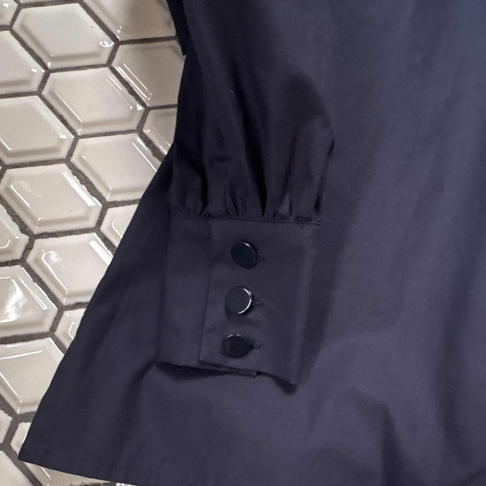 ANNE WILLI Women’s Blue Solid V-Neck Long Sleeve Pullover Button Blouse T2