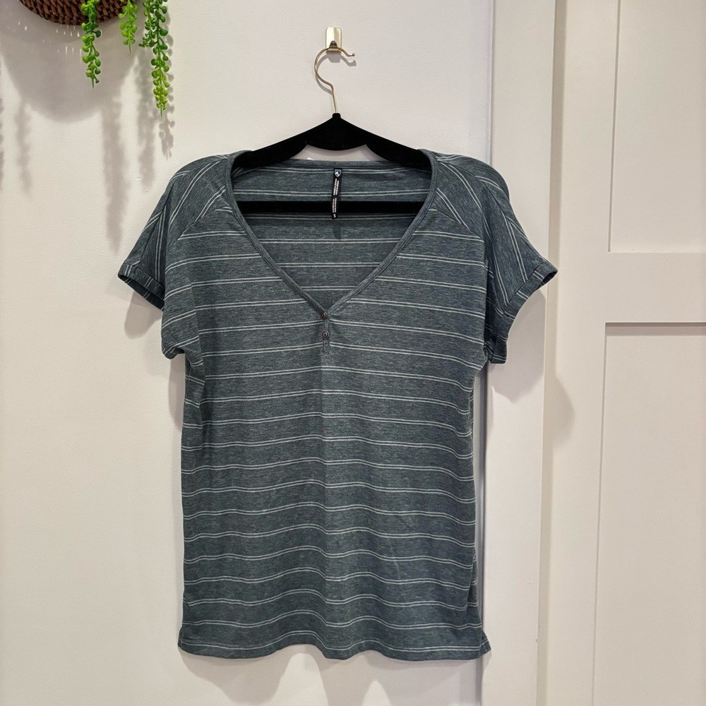 Kuhl Lisette Women’s Shirt Melange Performance Fabric V-neck Striped Size Small