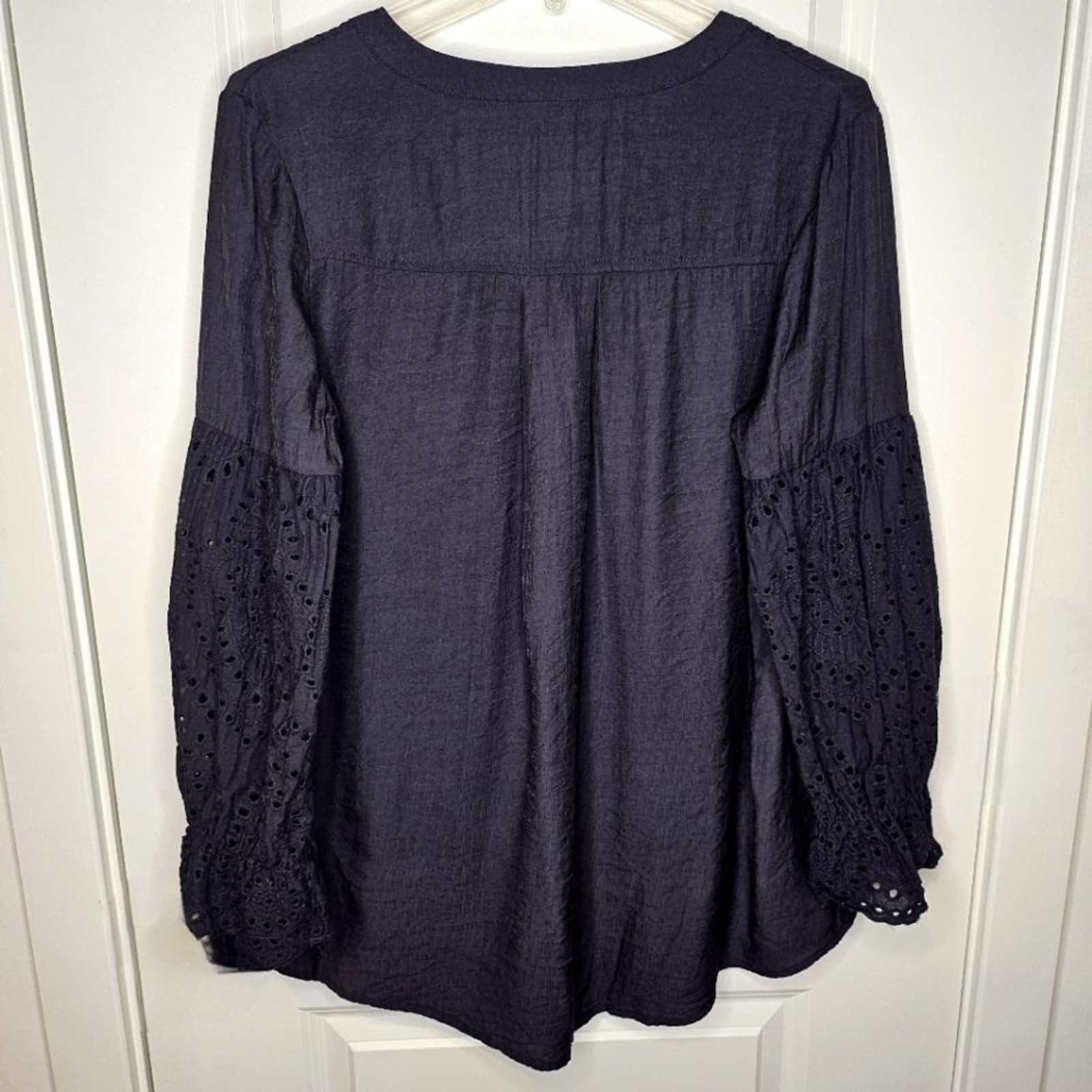 Black Eyelet Balloon Bell Long Sleeve Button V-Neck Pleated Tunic Blouse M Boho
