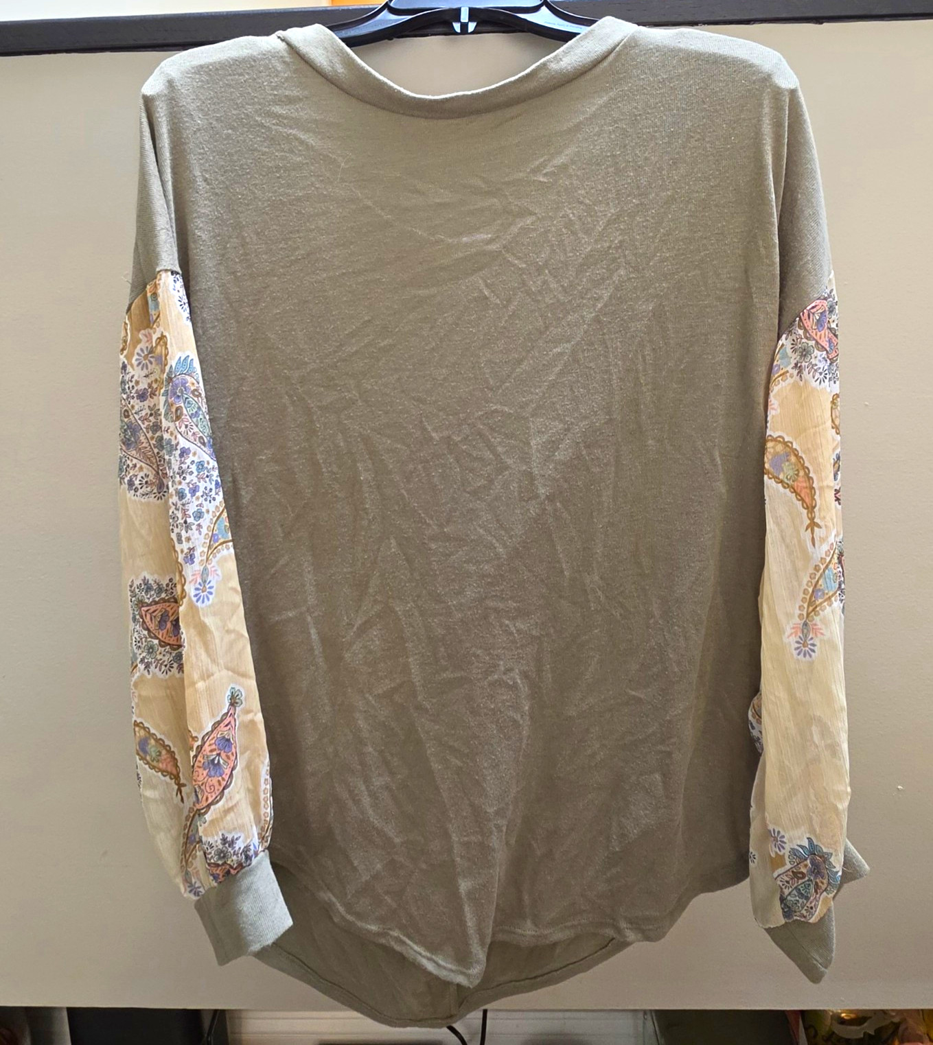 Adora Women’s Green Paisley V-Neck Twist Front Knit Long Sleeve Top Size L