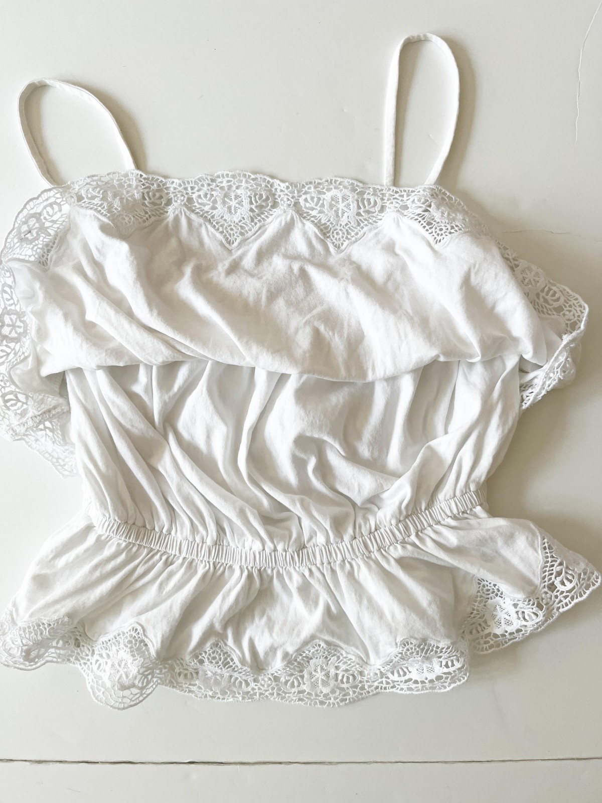 Express Tank Top Womens XS White Lace Trim Ruffle Hem Elastic Waist Cami Boho