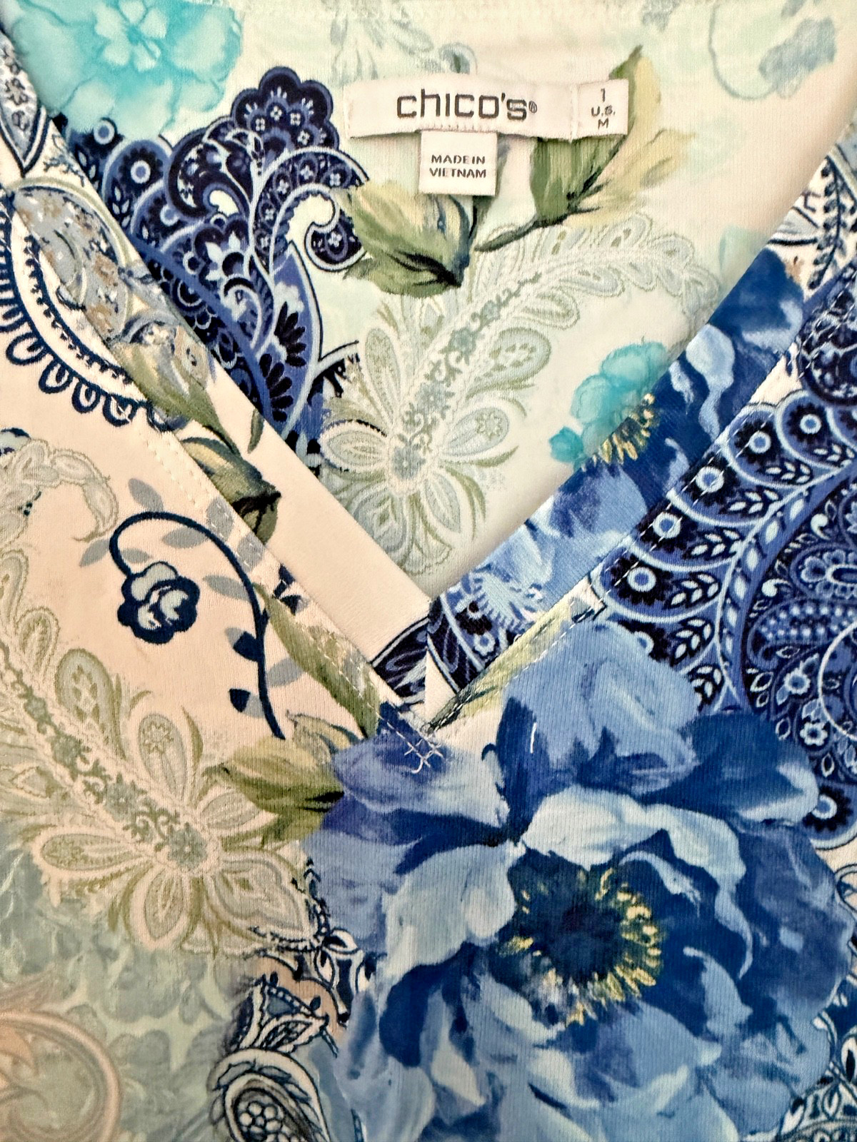NWOT! CHICO’s Size 1 (Medium) Blue/White Floral Cotton T-Shirt Short Sleeves