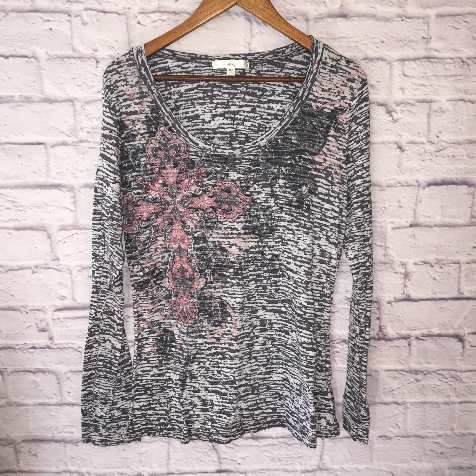 Vanity Collection Women’s 2XL Black White Pink Cross Graphic Long Sleeve Top