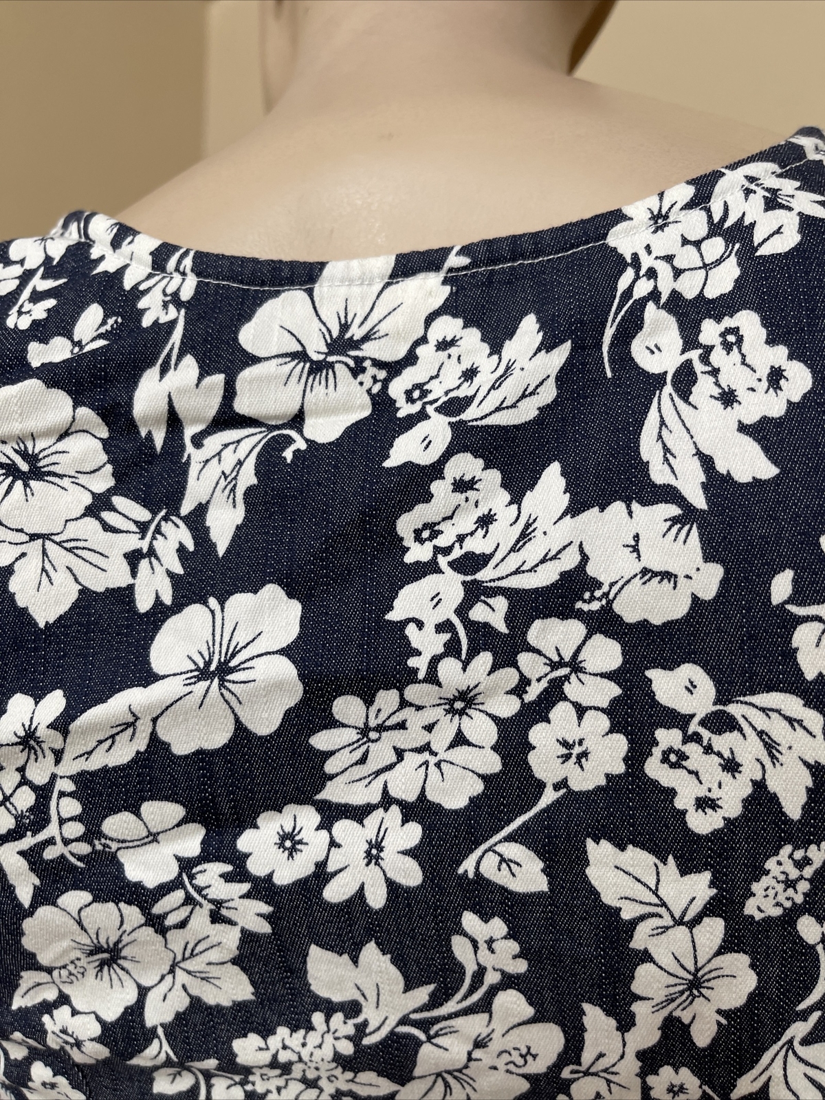 Women’s Blue Floral Denim Casual Summer Short Pleated Zipper Size M Blouse Top