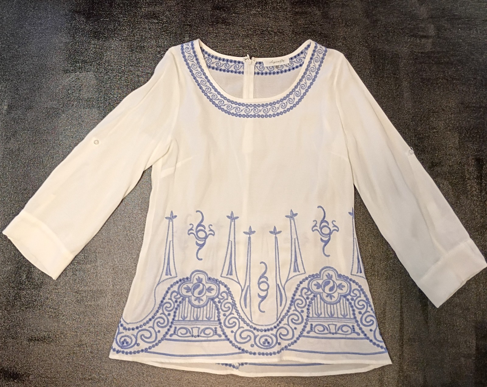 Sugar Lips Womens Embroidered White/BLue Top Pre-Owned Size Med