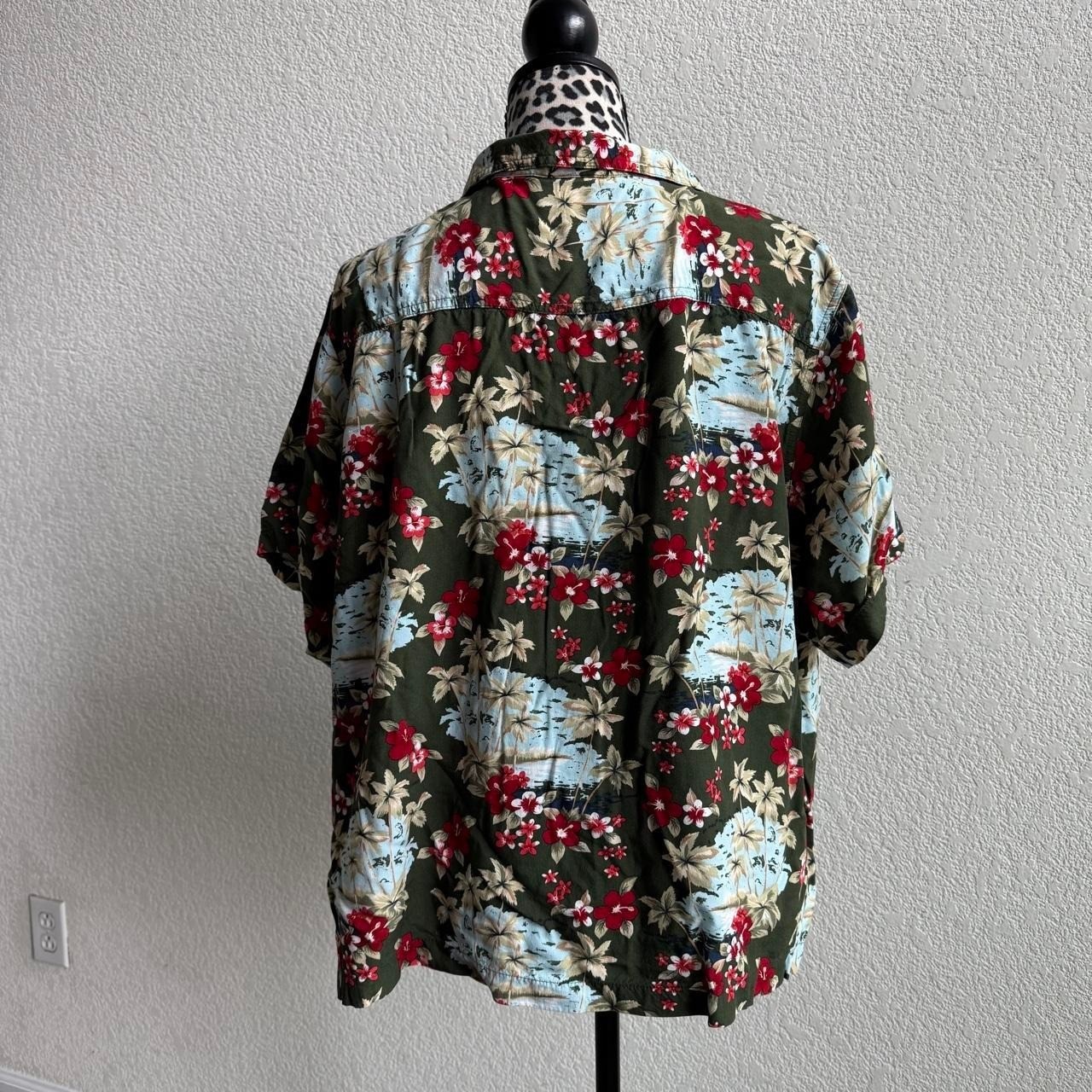 Basic Editions Vintage floral green button up blouse