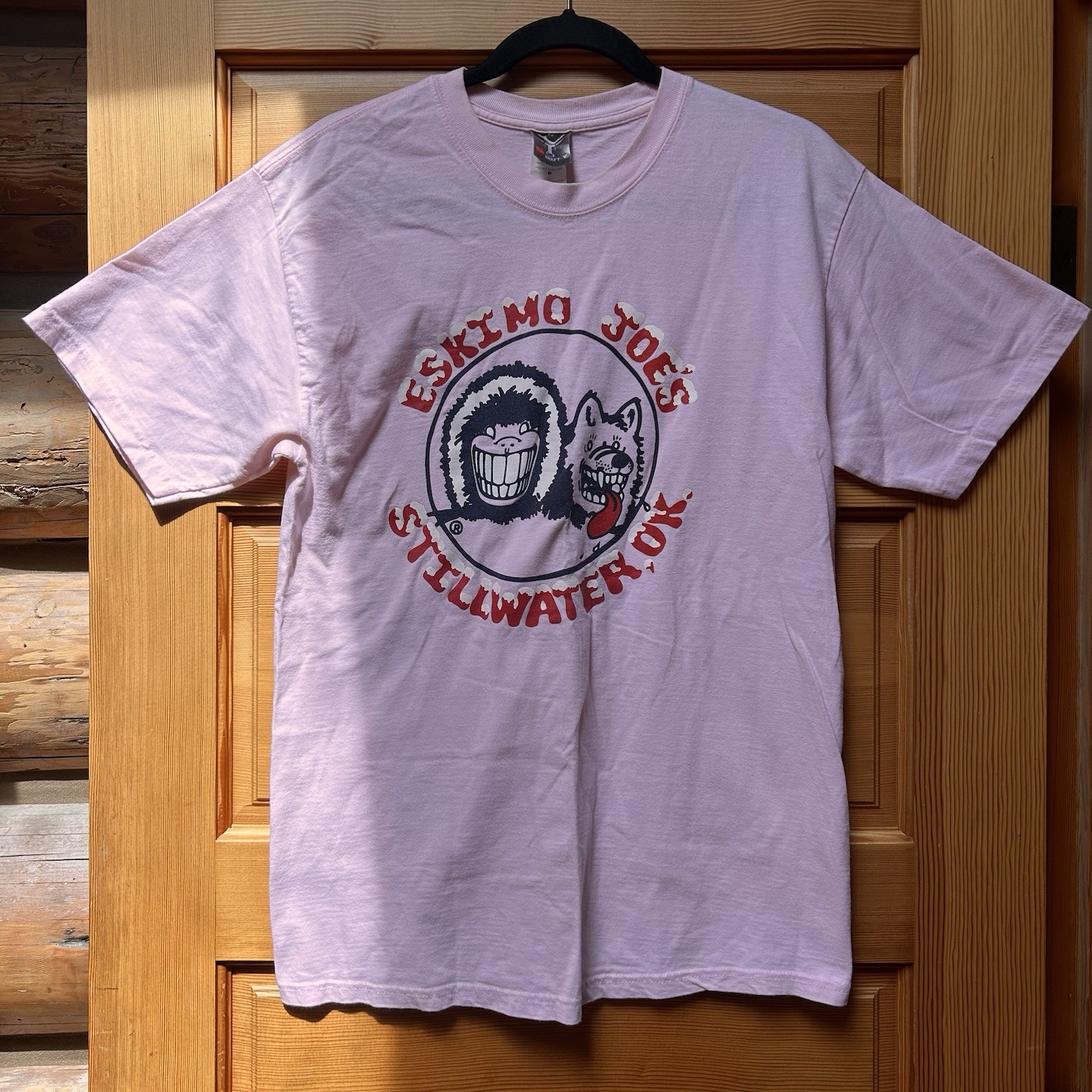 VTG Y2K Eskimo Joes Tee Shirt Stillwater Oklahoma Bar Restaurant Sz Medium Pink