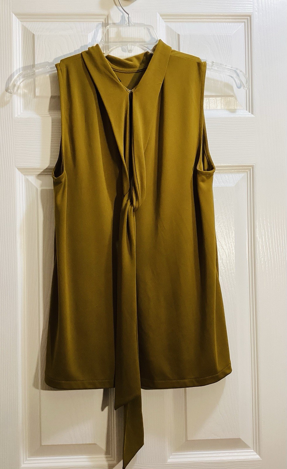 Ann Taylor Olive Solid Tie-Neck Sleeveless Knit Stretch Blouse Womens M