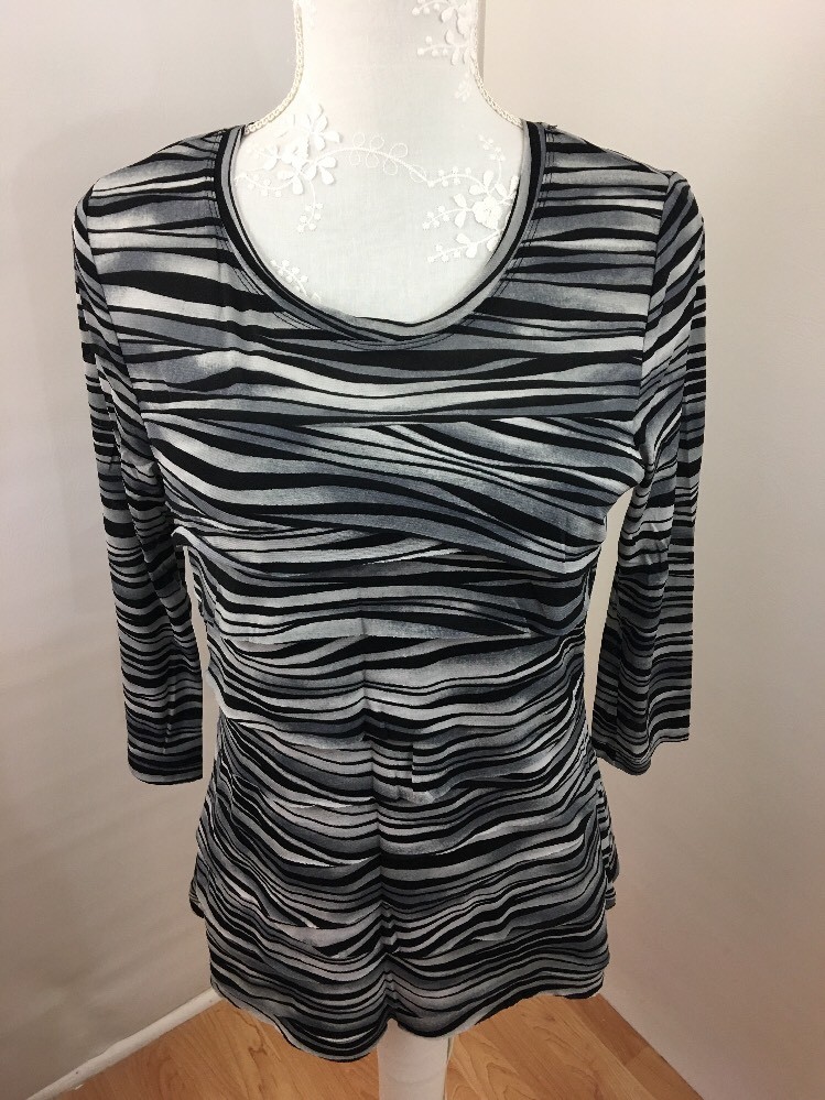 Madison Ladies Top Sz M Black White Stripes Front Has Tiers 3/4 Sleeve
