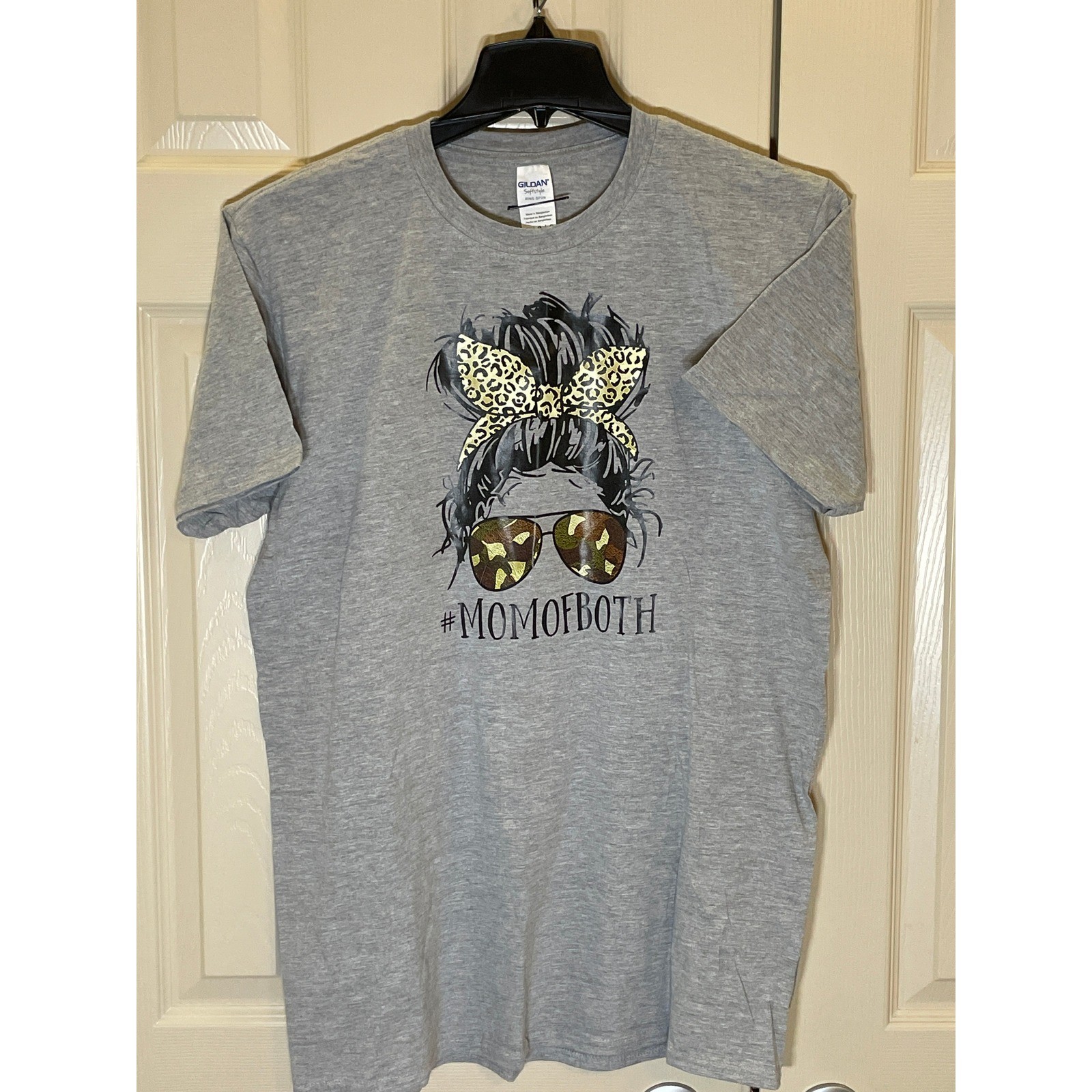 Gildan Graphic Tee Women Large Gray NWOT Mom Of Both Messy Bun Leopard Camo