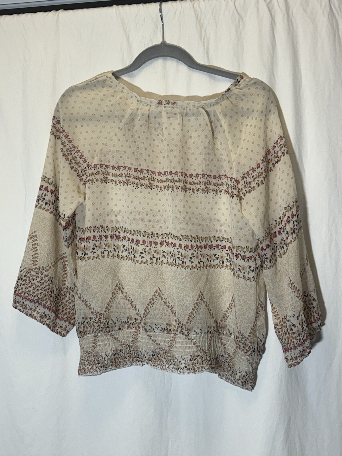 Delia’s Cream Sheer Blouse With Floral Detail Size Medium E25