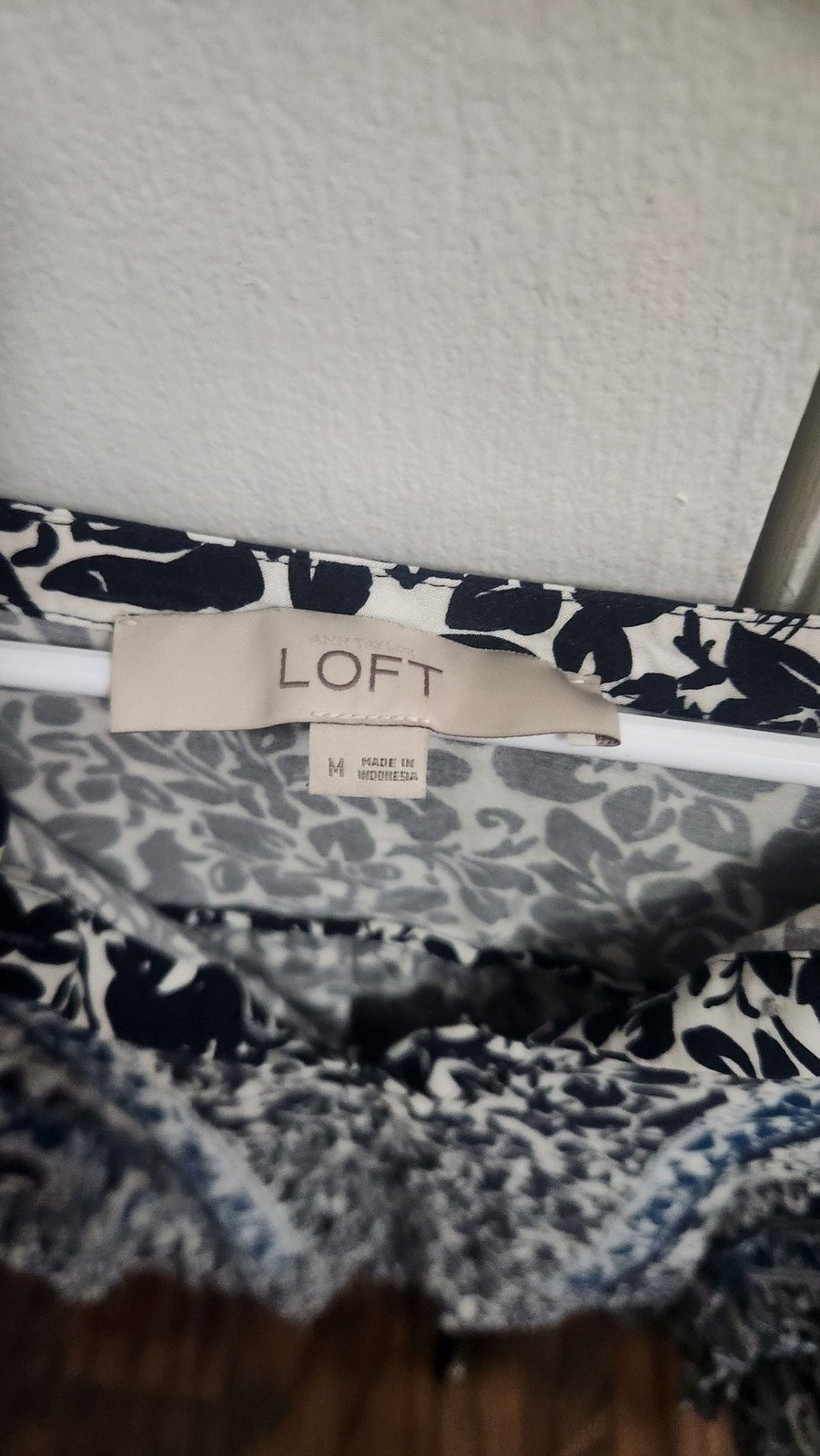 LOFT Women’s Navy and White Floral Animal Print Button-Down Long Sleeve Blouse S