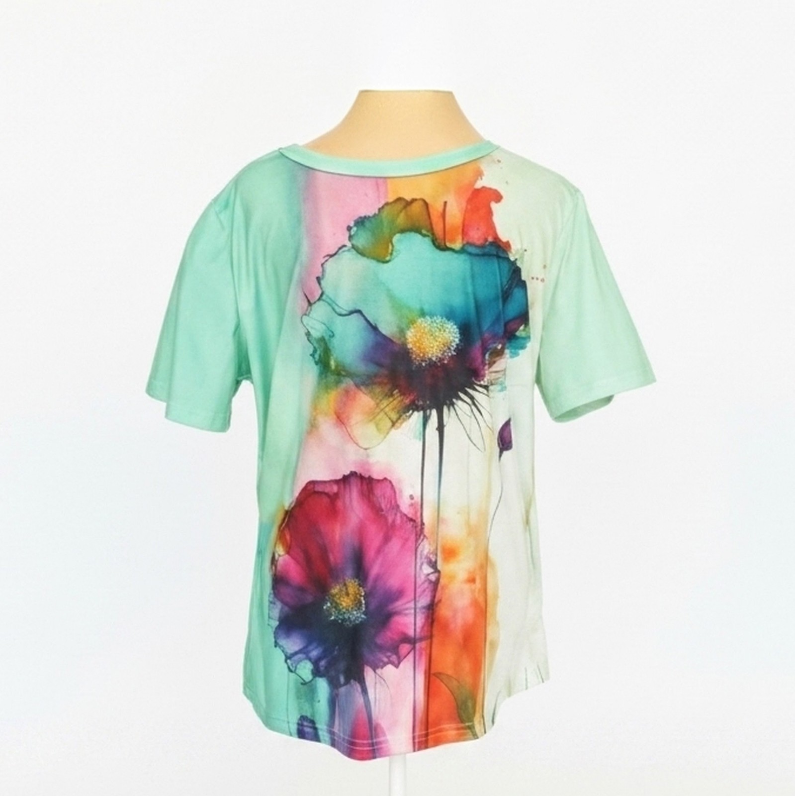 Women’s Top Size Large Poppy Flower Water Color Design