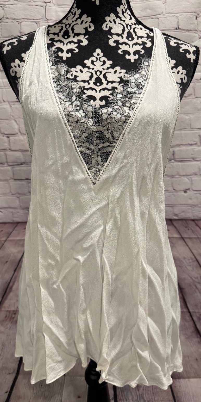 MUSTARD SEED Ivory Chiffon Eyelashed Floral Laced Black Trimmed Racerback Tank L