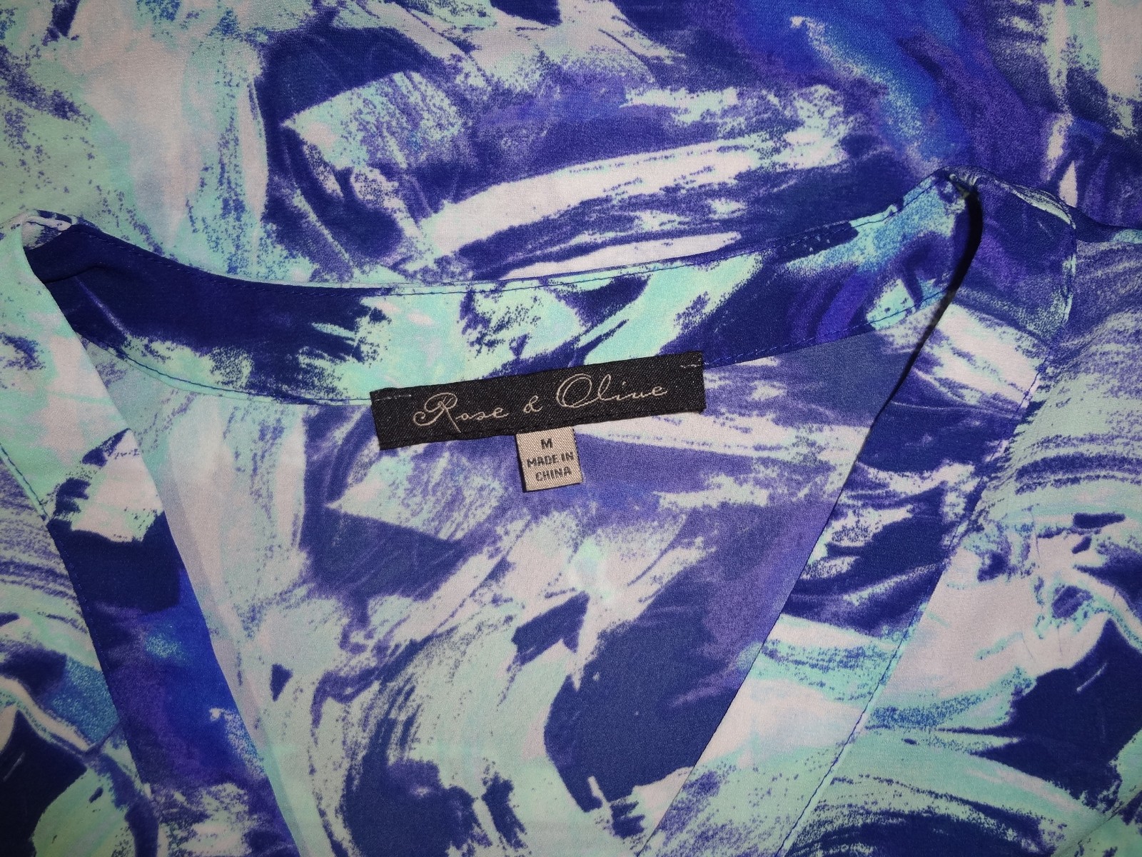 Rose And Olive Sleeveless Blouse Size Medium Blue White Mint Green V Neck
