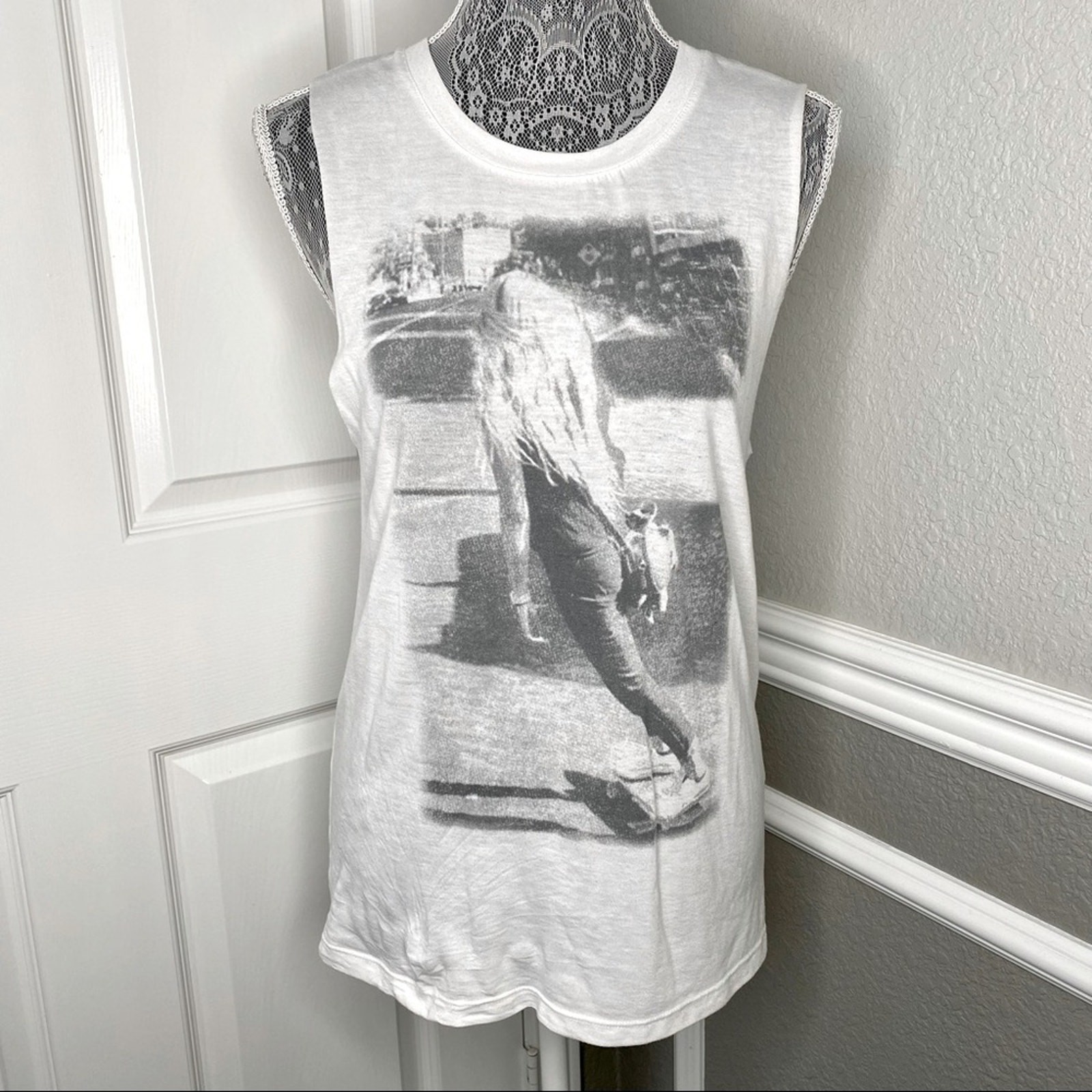 DELIA*S Woman’s 2000’s Y2K Skater Girl White Crew Neck Muscle Tee Tunic Tank S