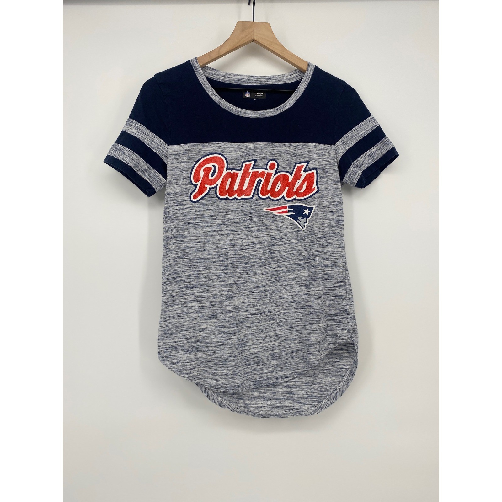 NFL Team Apparel T-Shirt Size M Blue Patriots Space Dye Stripe Excellent