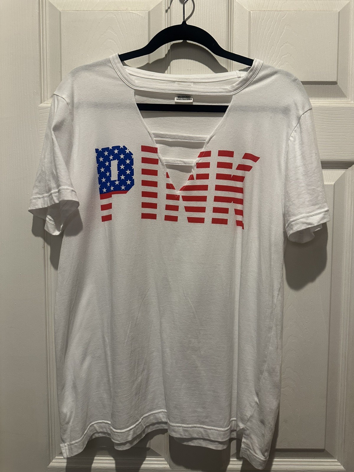 VICTORIAS SECRET PINK PATRIOTIC STARS STRIPES FLAG CAMPUS V-NECK￼ TEE AMERICANA