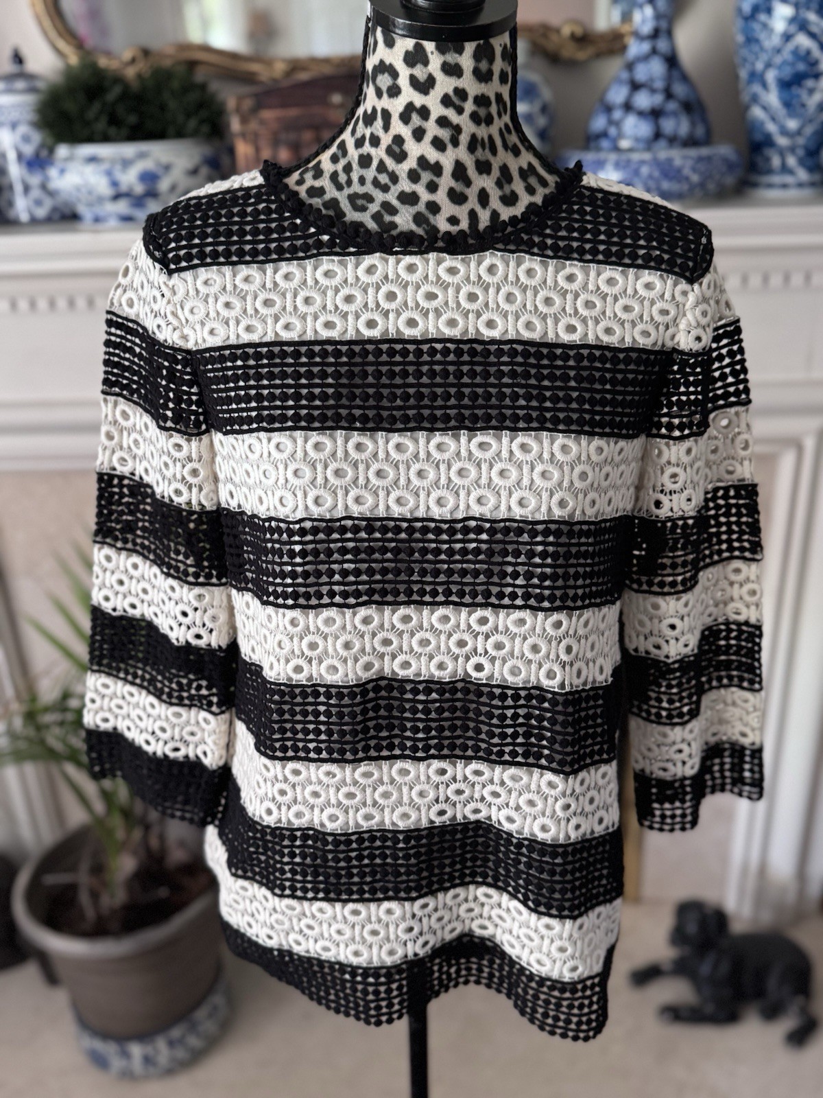 Talbots ivory black crochet Cut Out LS lined top Size Small Luxury Statement