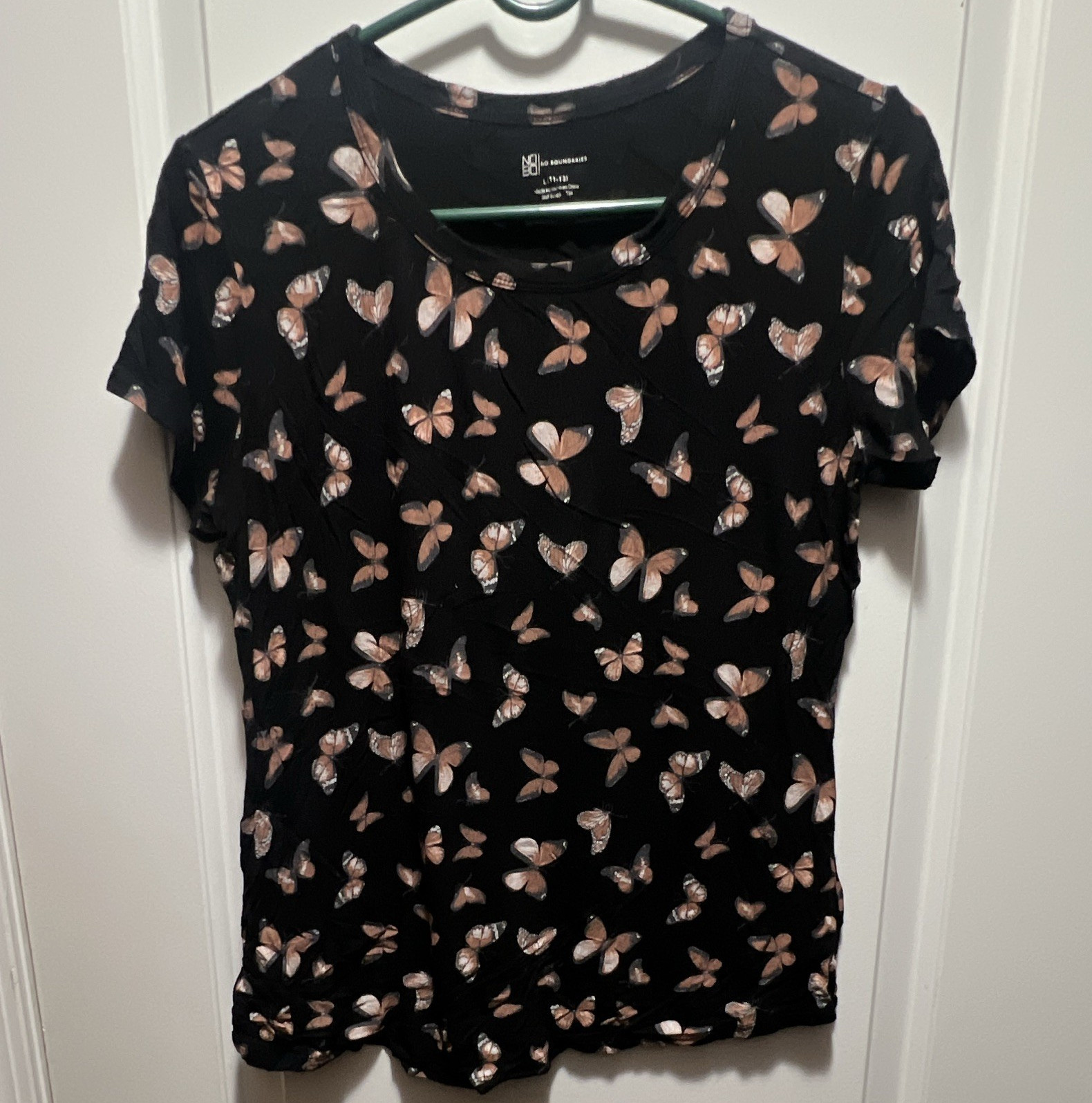 No Boundaries Women’s L Black/Pink Butterfly Print Stretch T-Shirt