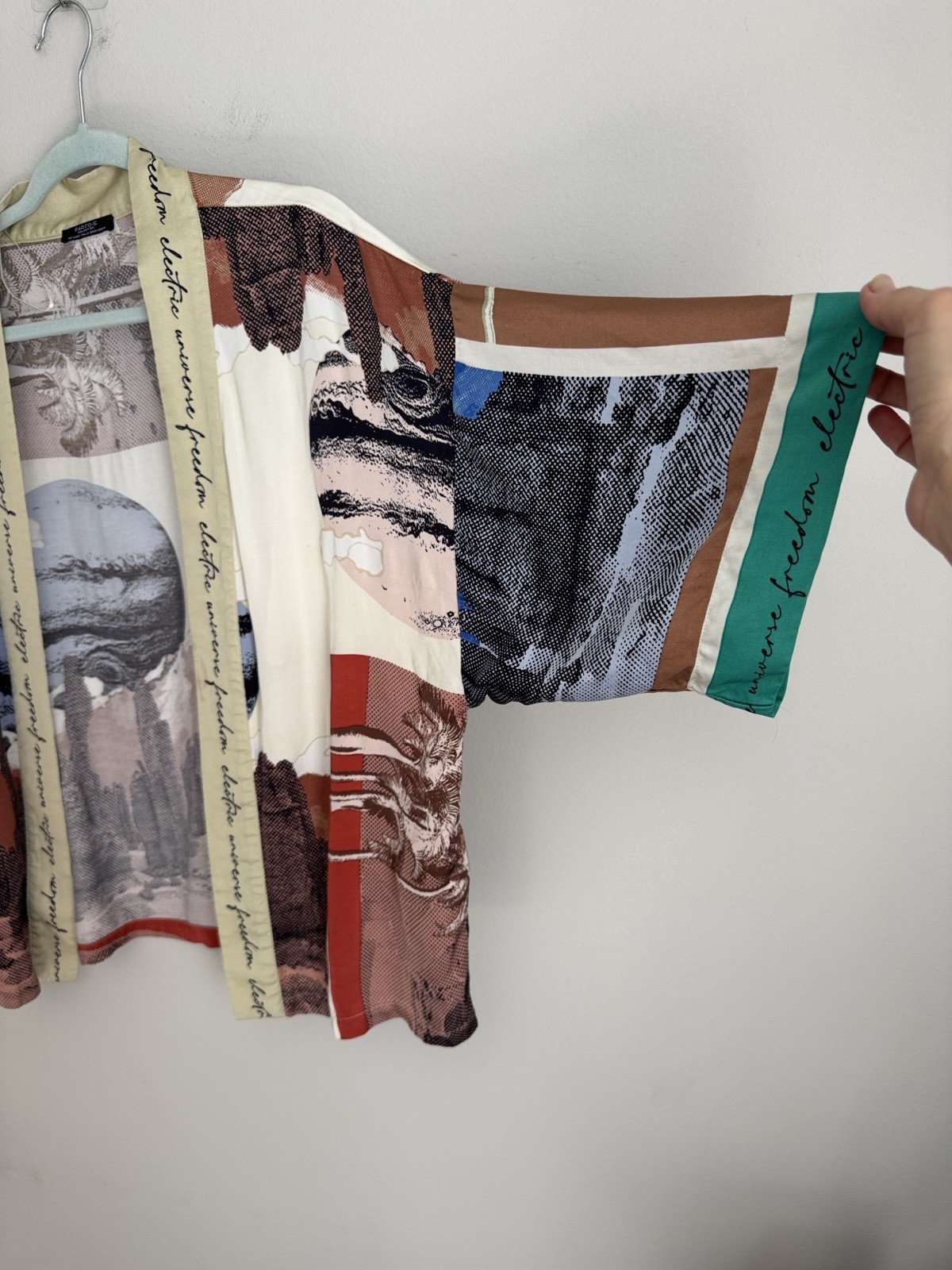 Parfois Collection 100% Viscose Satin Landscape Print Open Front Kimono One Size