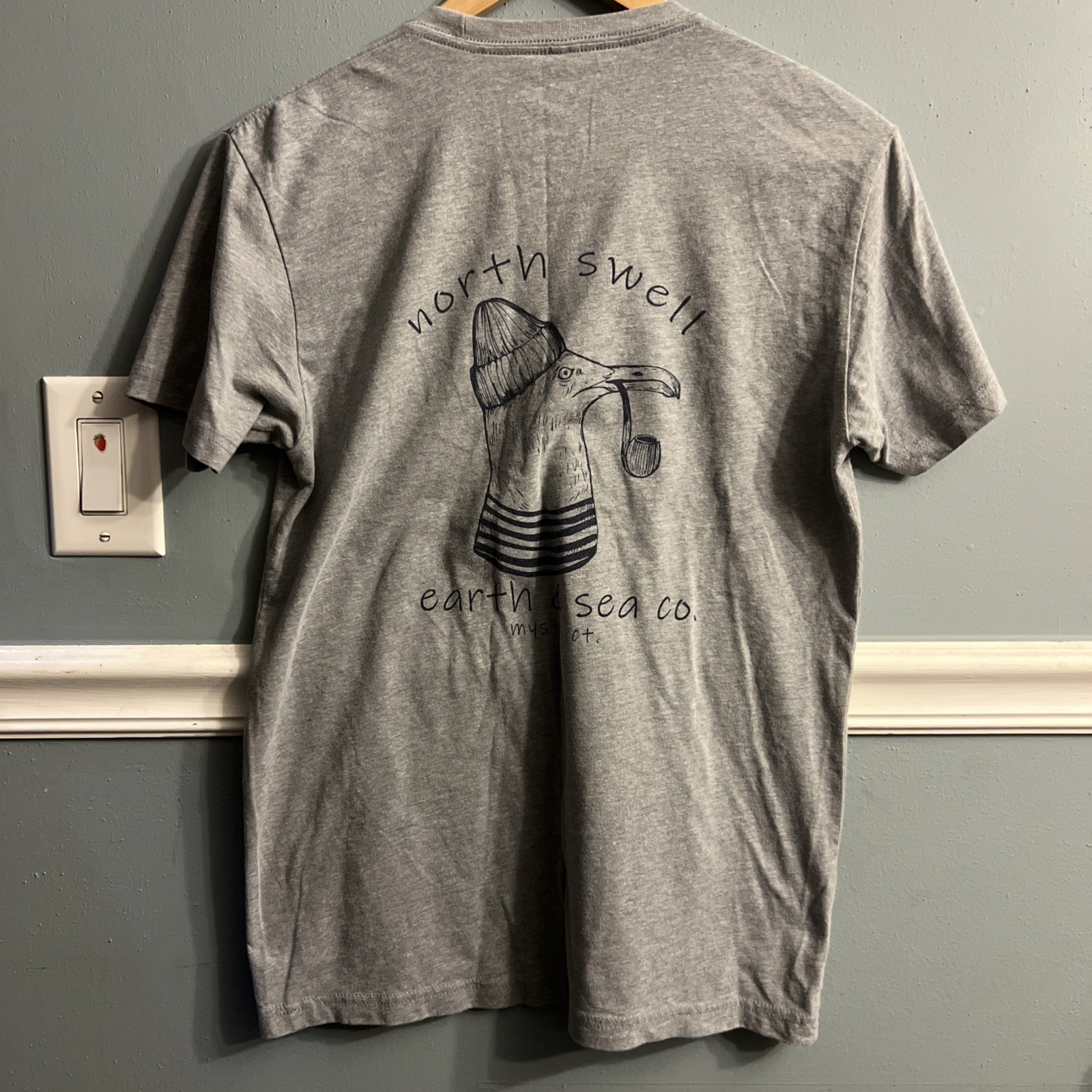 Earth & Sea Co T-shirt Tag less M Size Gray Shirt With Bird Logo On Back Lot #51