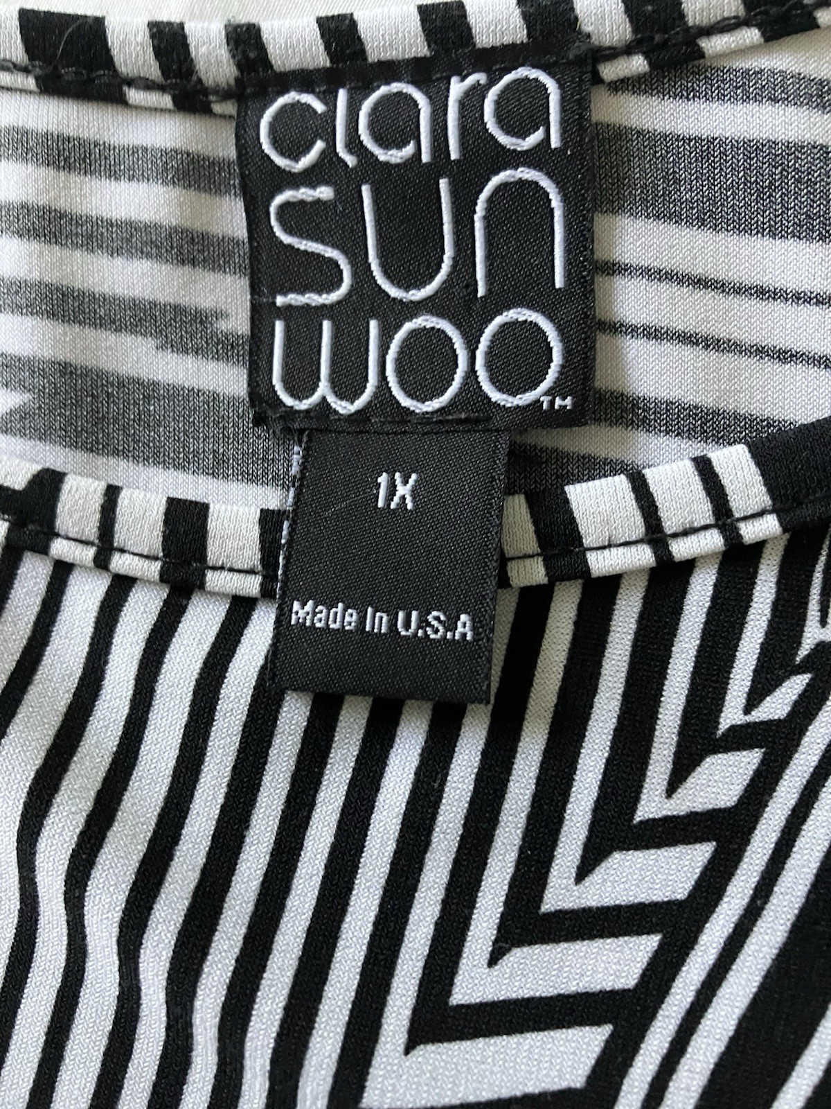 Clara Sun Woo Abstract Black/White Short Sleeve Tunic Top 1X