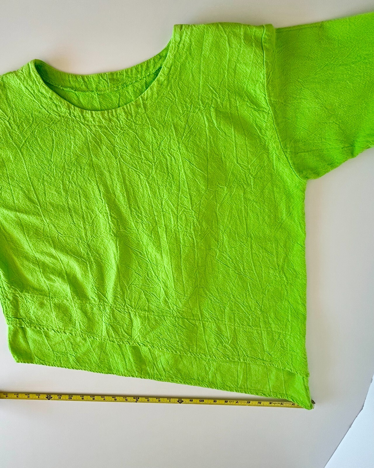 Pullover top textured cotton angled hem LS bright green no labels comfort