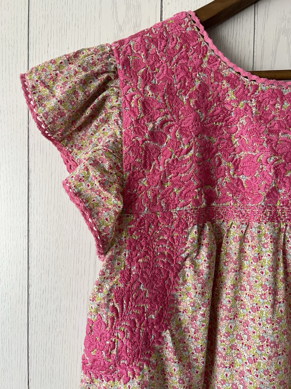 J. Marie Anthropologie Women’s Embroidered Flutter Sleeve Babydoll Top Blouse Xs