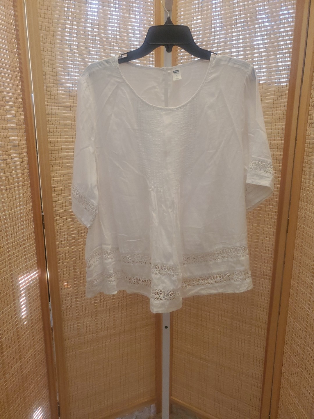 Old Navy Shirt Womens Size Large White Short Sleeve Button In Back Lace Pleated