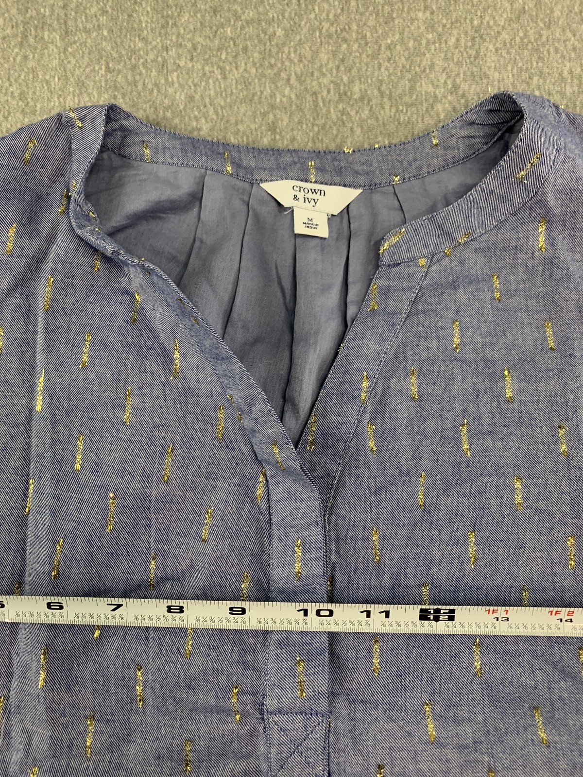 Crown & Ivy Blouse Womens Medium Blue Chambray Sleeveless Henley Glitter Top
