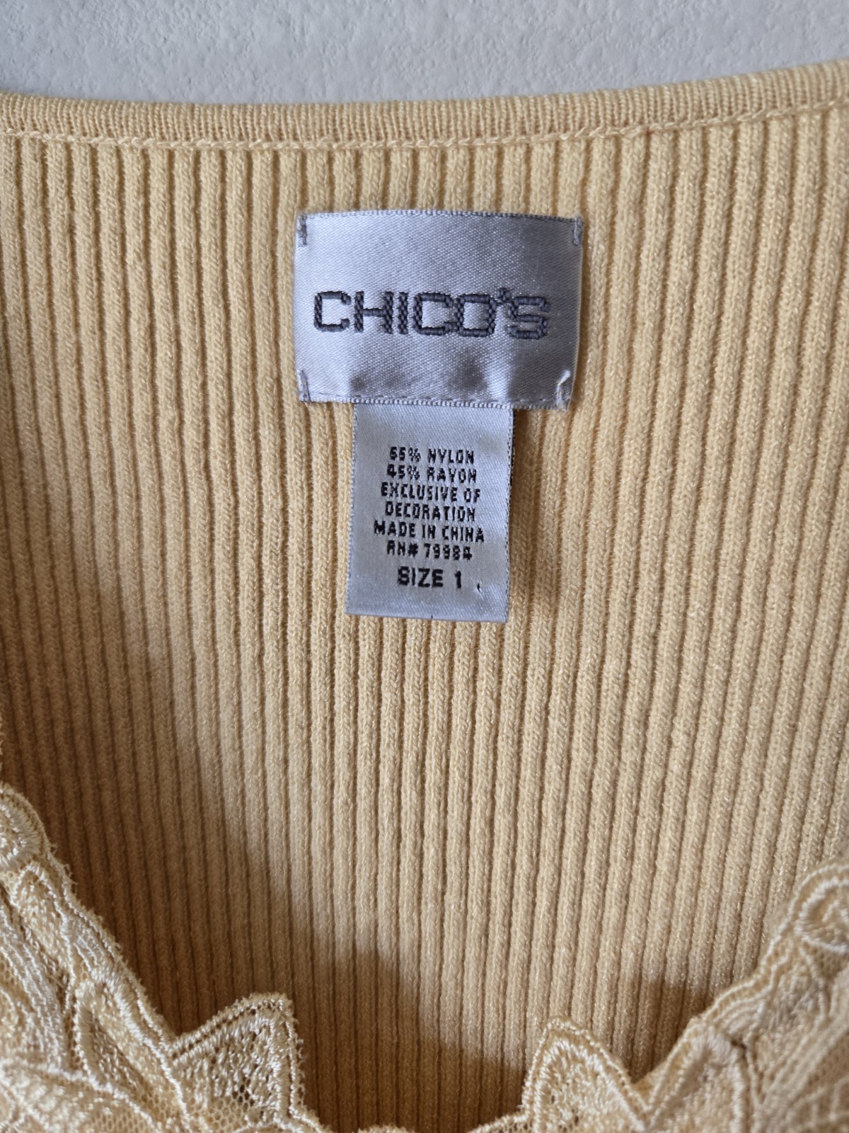 Chico’s Size 1 Yellow Ribbed Lightweight Lace Applique Neckline Tank Top