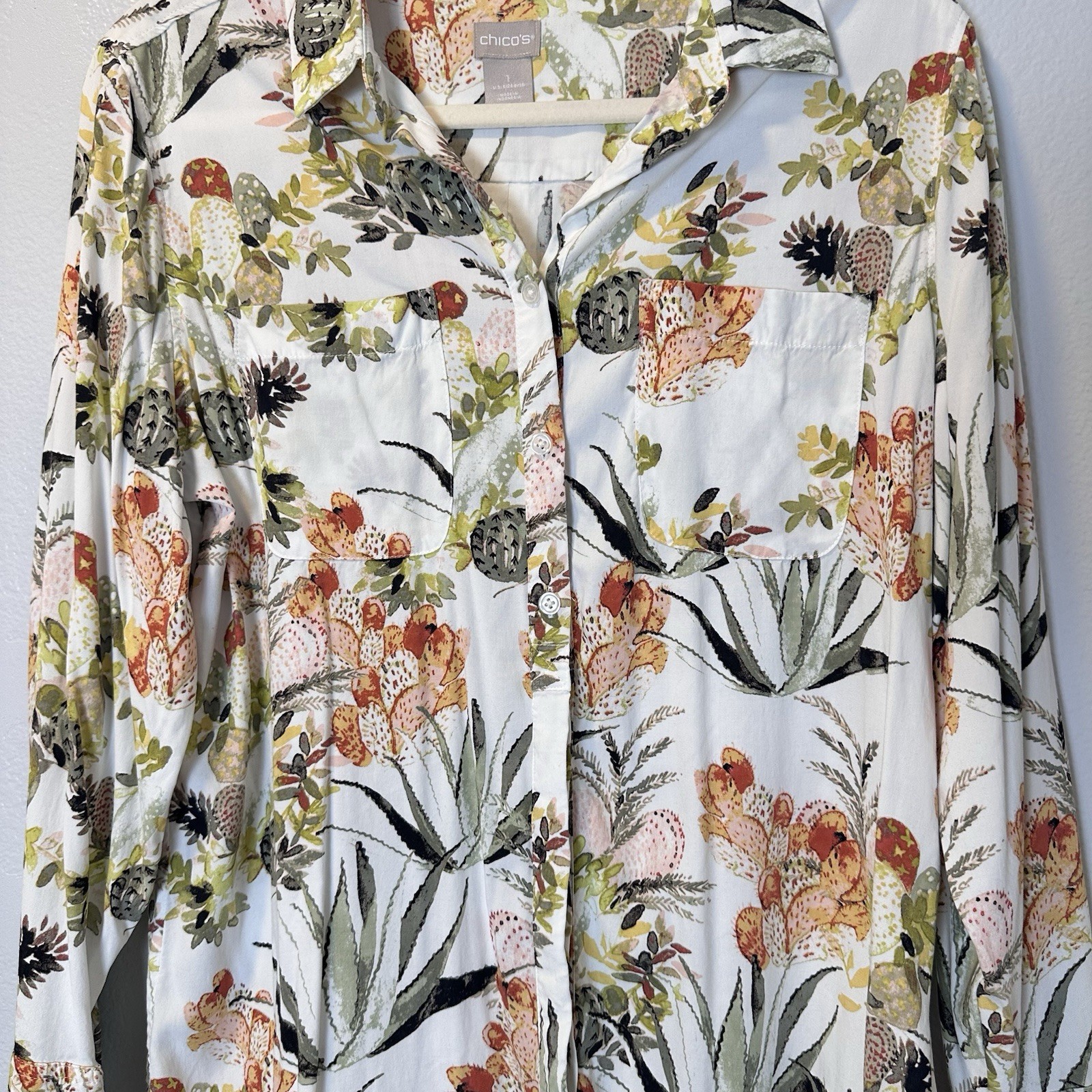 Chicos Size-1(8-10) Blouse Top Silky Soft Desert Bouquet Half Placket