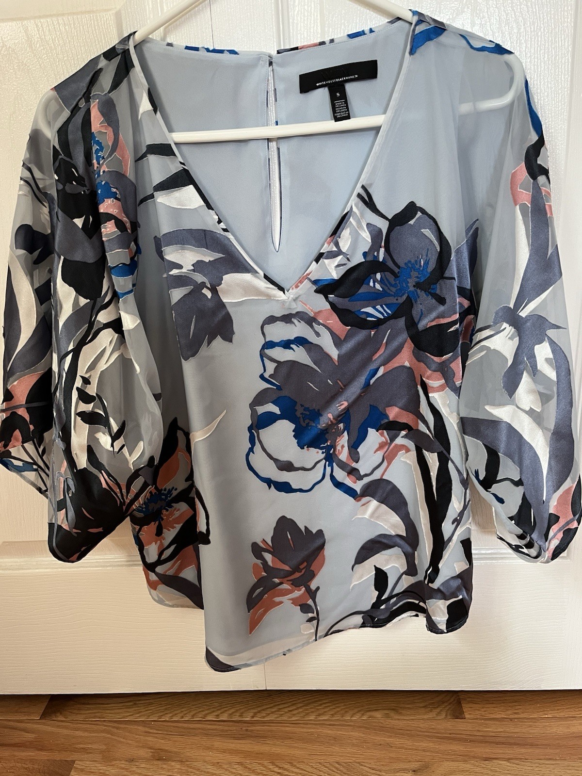 WHBM Women’s Floral Dolman Sleeve Gray Blue Small