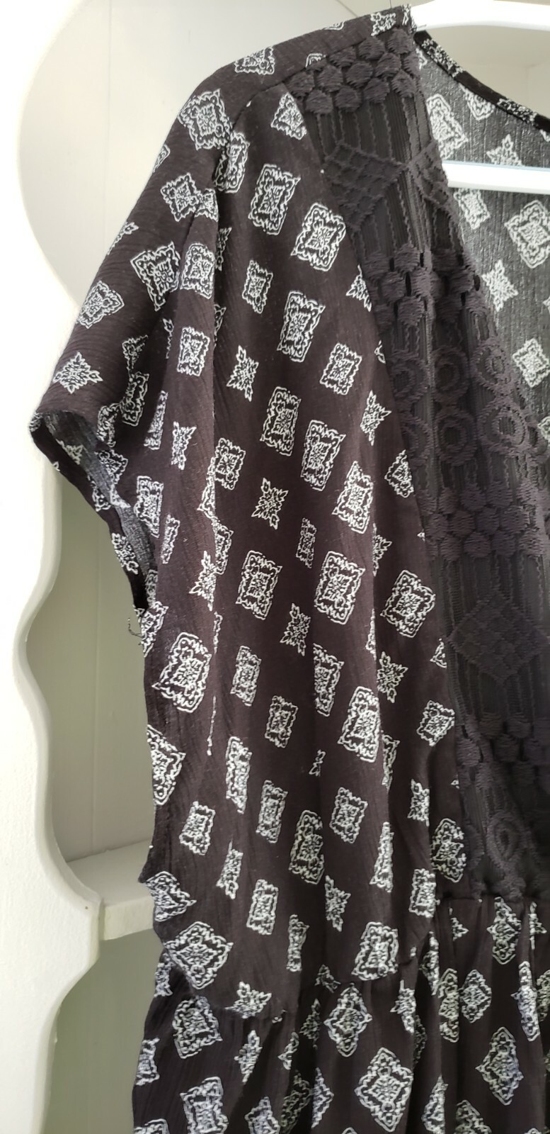 Torrid Blouse Plus Size 2 Black White Lace Insert Keyhole Back Pullover Tunic 2X