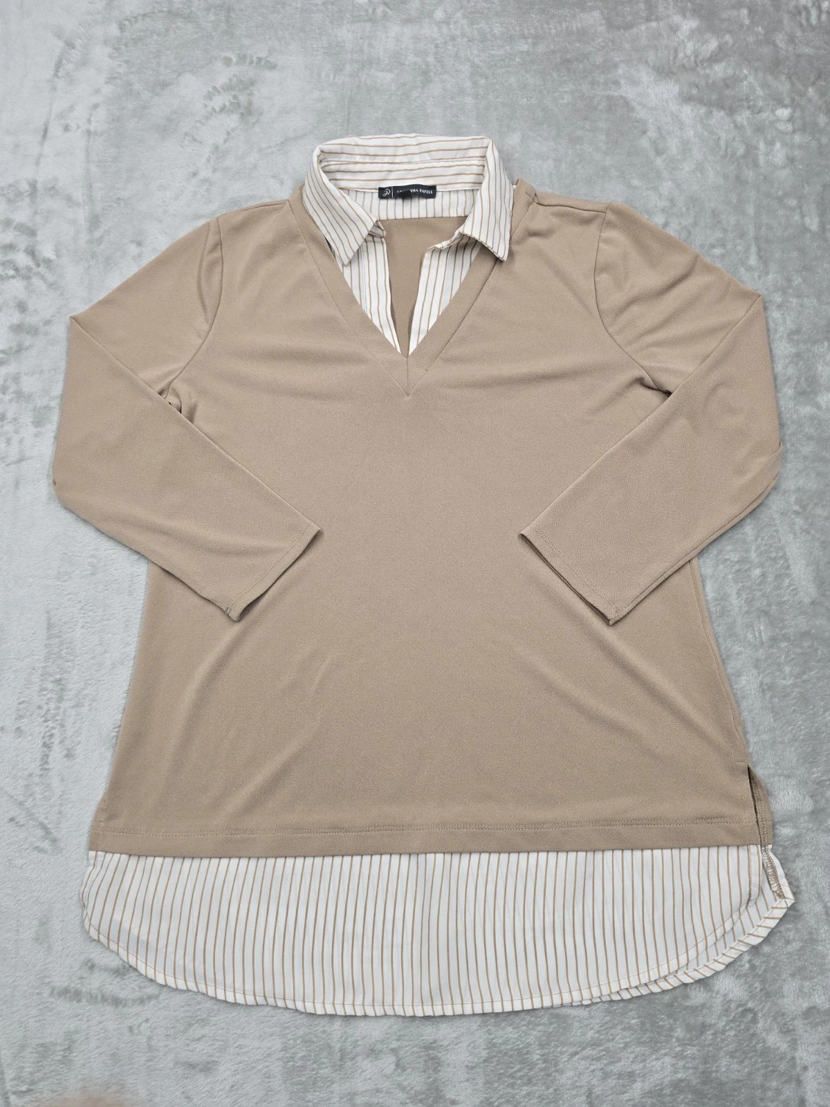 Adrianna Papell Layered Look Blouse Top Womens XS Tan White Collar V-Neck