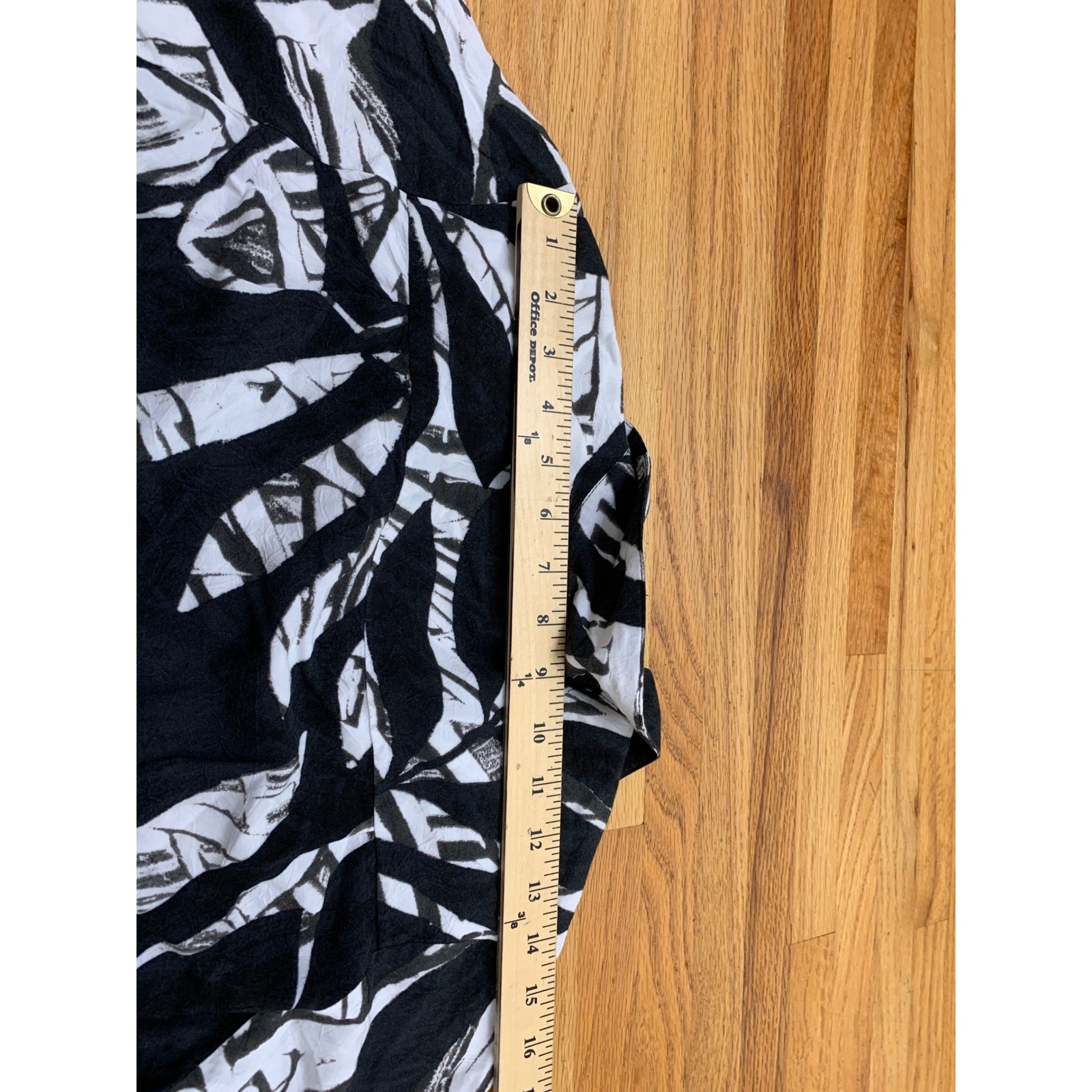 Jams World Valletta Rayon Shirt Women’s Medium Black White Tropical Leaf Hawaii