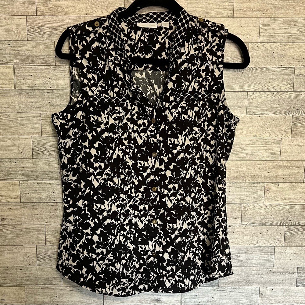 Black/White Floral Sleeveless Sz-Medium by New York & Company – Gold Buttons