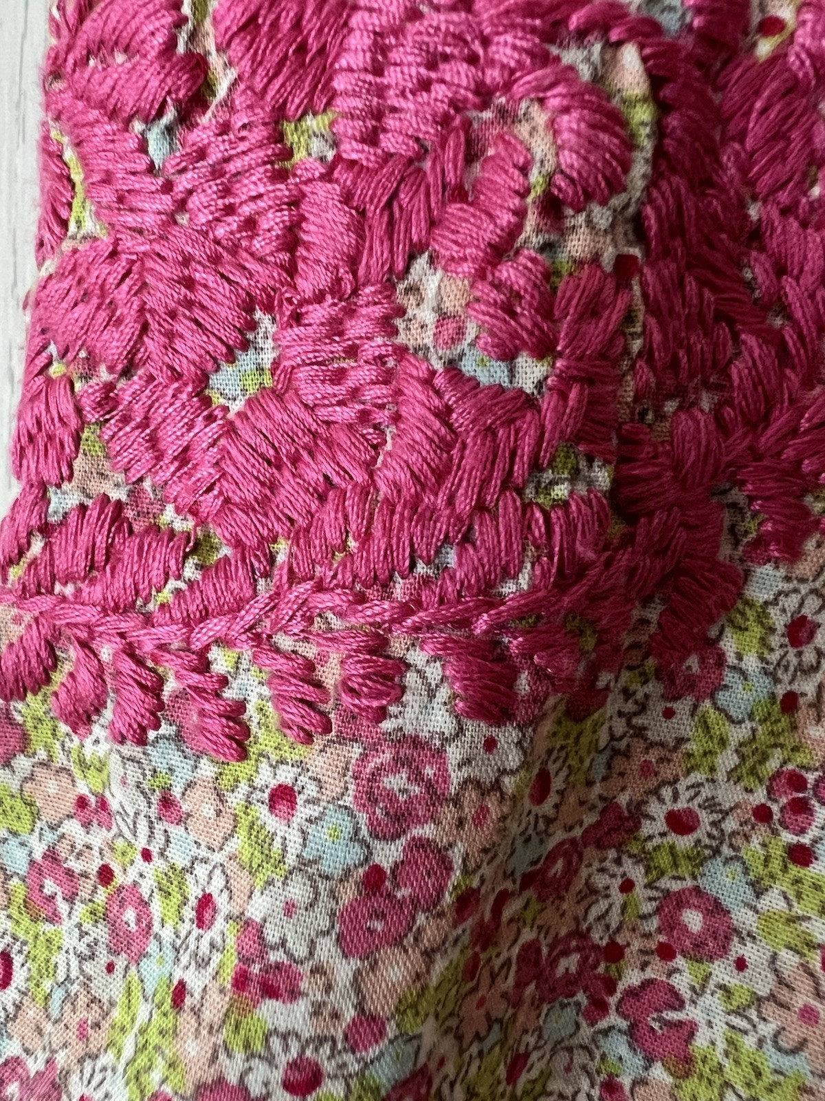 J. Marie Anthropologie Women’s Embroidered Flutter Sleeve Babydoll Top Blouse Xs