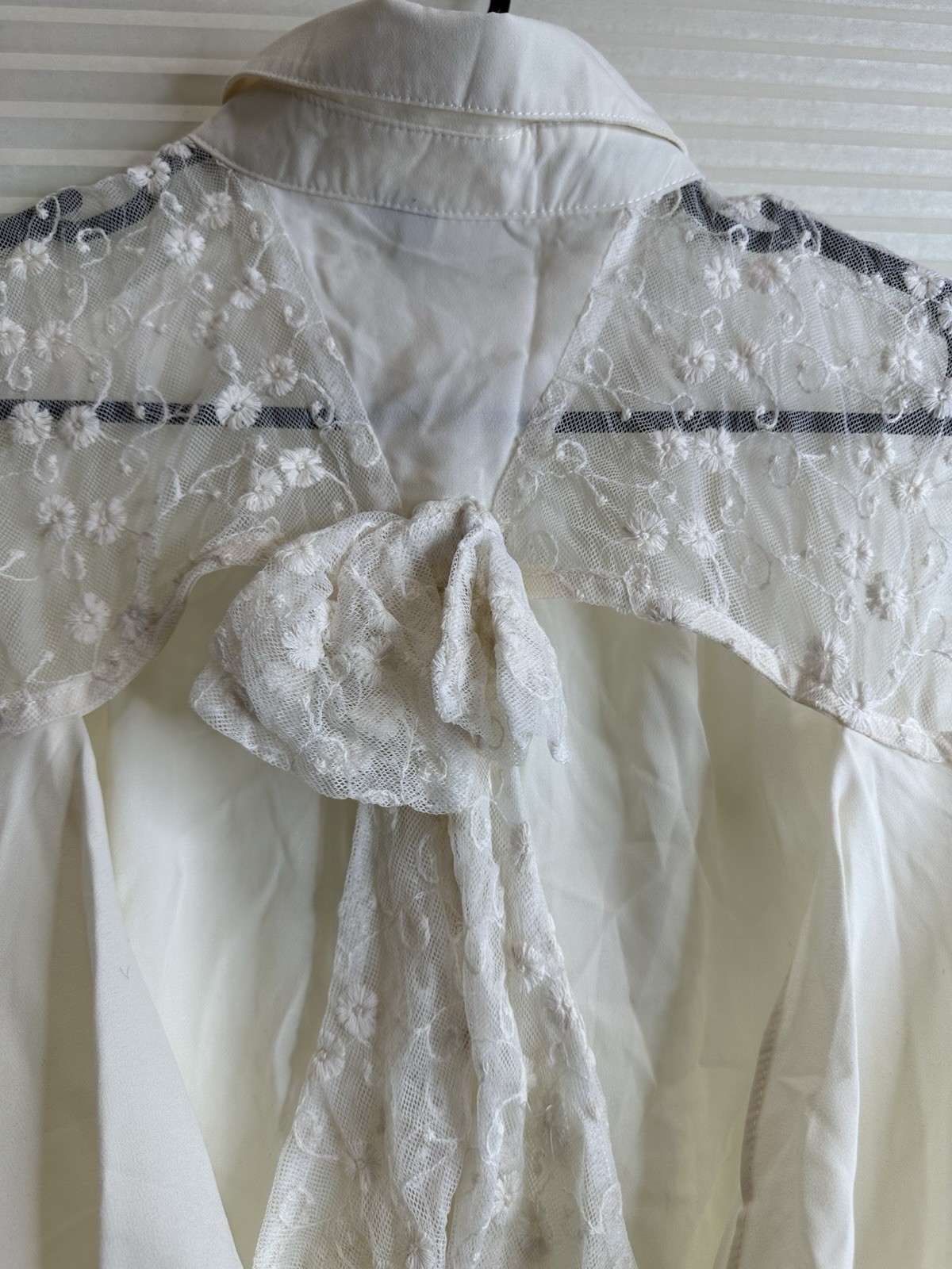 Mono B Cream Lace Blouse With Button Up Front And Tie Back Detail Sz Large