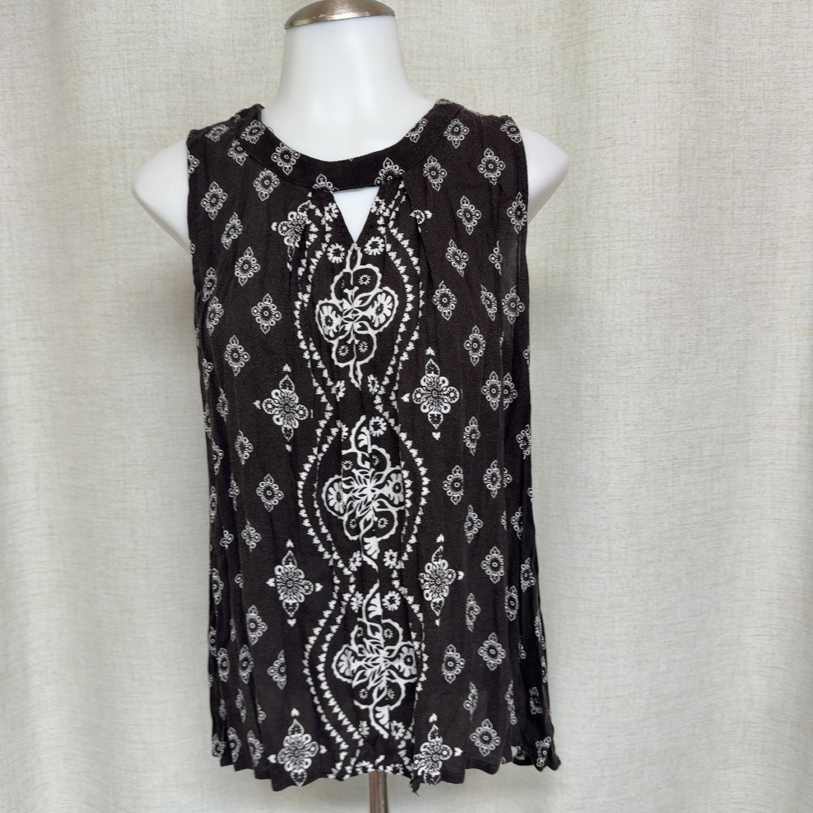 XHILARATION Black White Sleeveless Blouse Geometric Floral Print Sz L RC