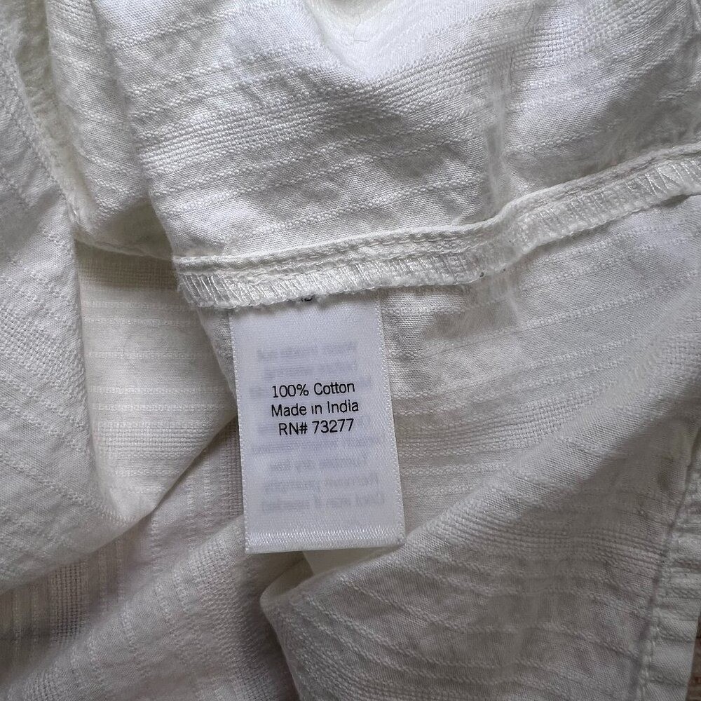 Elizabeth and James Women’s White Smocked Ruffle Neck Sleeveless Blouse | Size L
