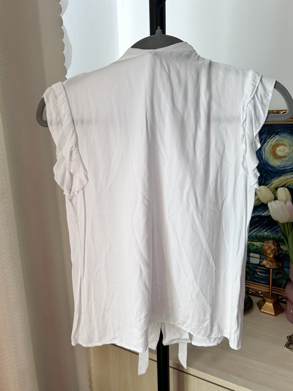 Nenda Women’s White Solid V-Neck Button Front Ruffle Sleeveless Blouse XS