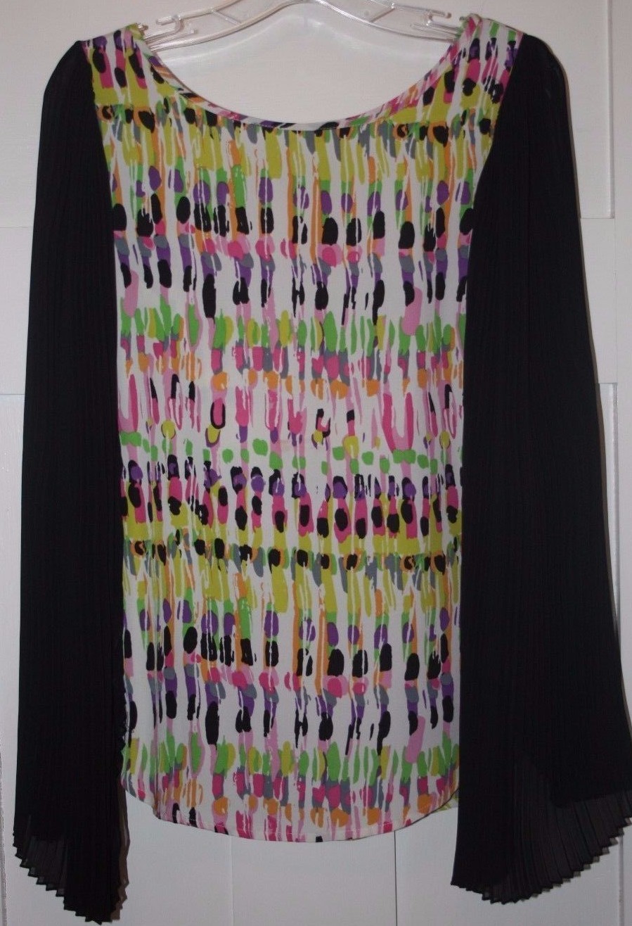 Women’s Top Pleated with Side Slits and Long Bell Sleeves Size Large