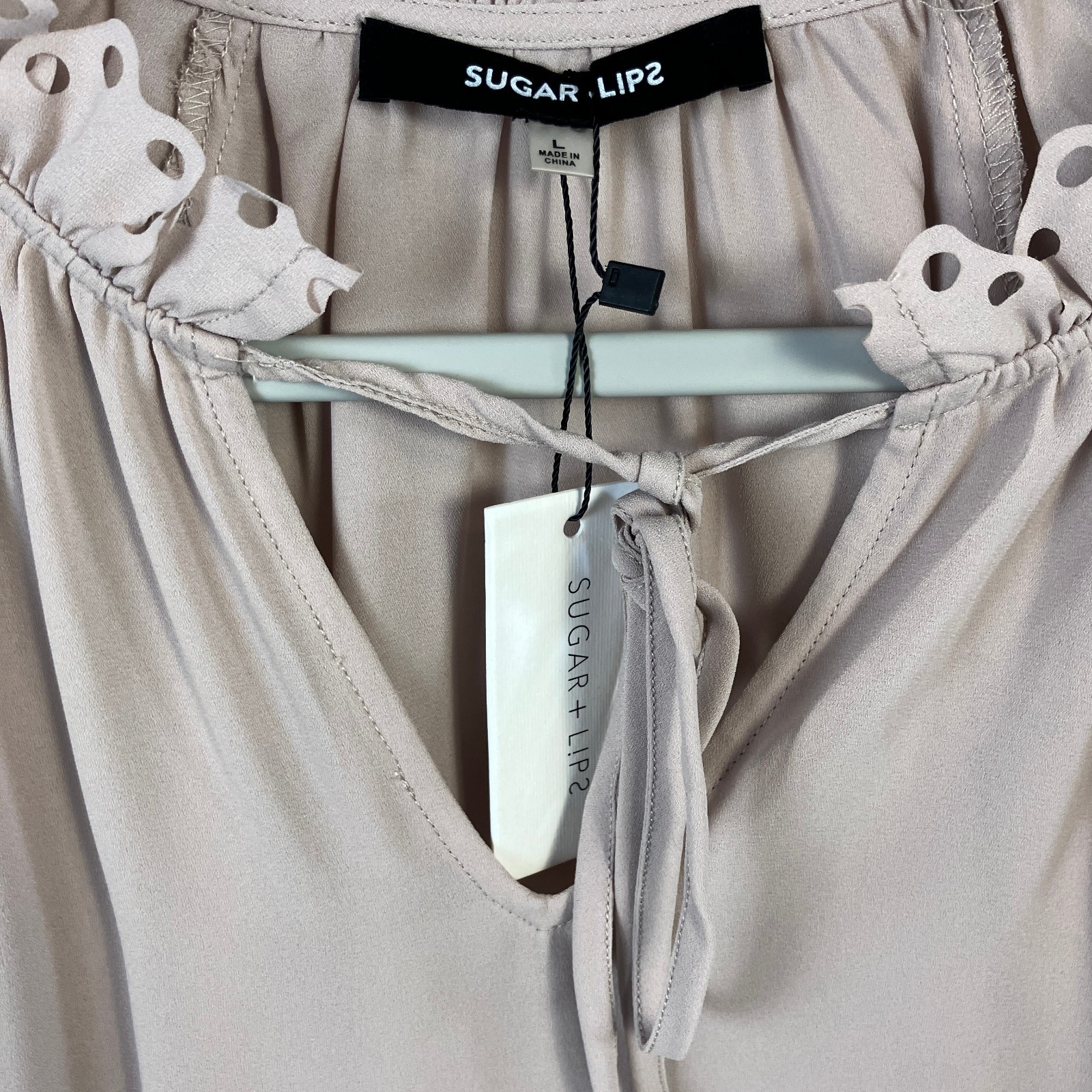 Sugar Lips Women’s Ruffle Split Tie Neck Blouse Size L Mauve NWT