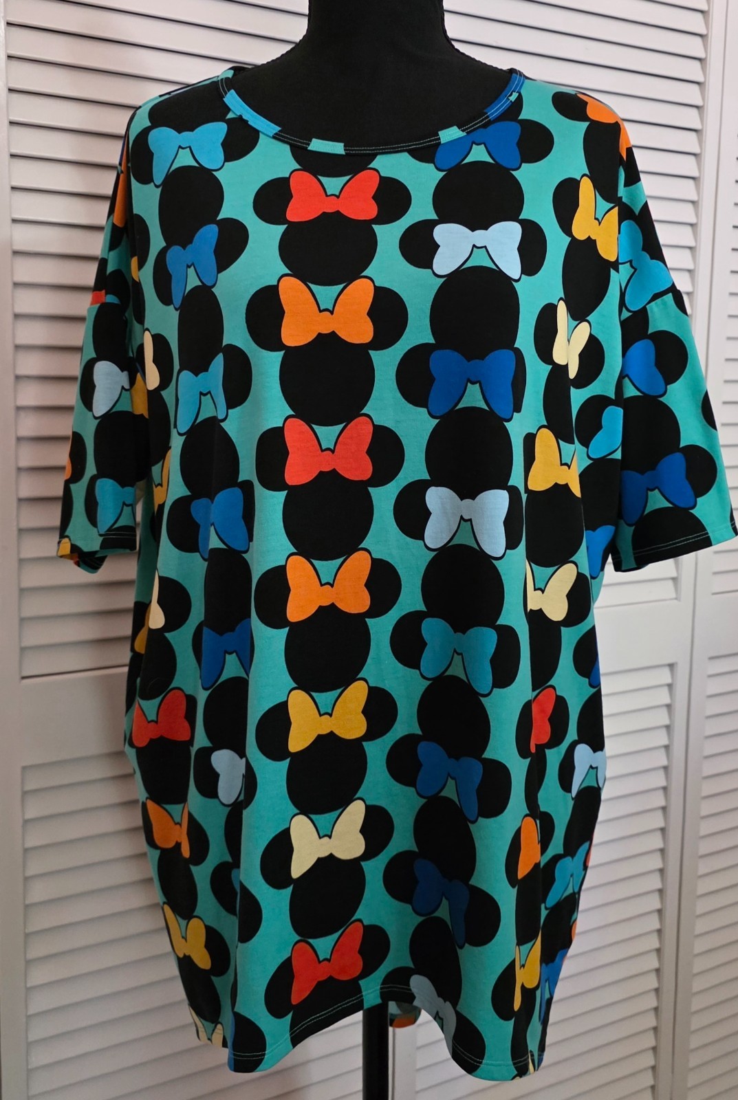 LuLaRoe Multicolor Disney Minnie Mouse Head Print Short Sleeve Top Size M T101
