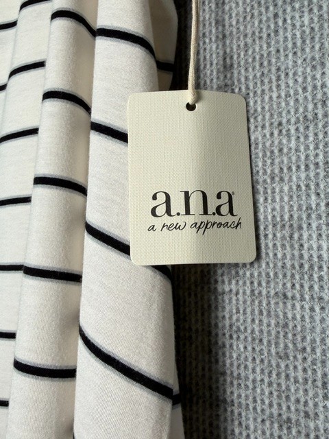 a.n.a A New Approach V-Neck Sleeveless Tank Top Women’s Size XL White Black NWT