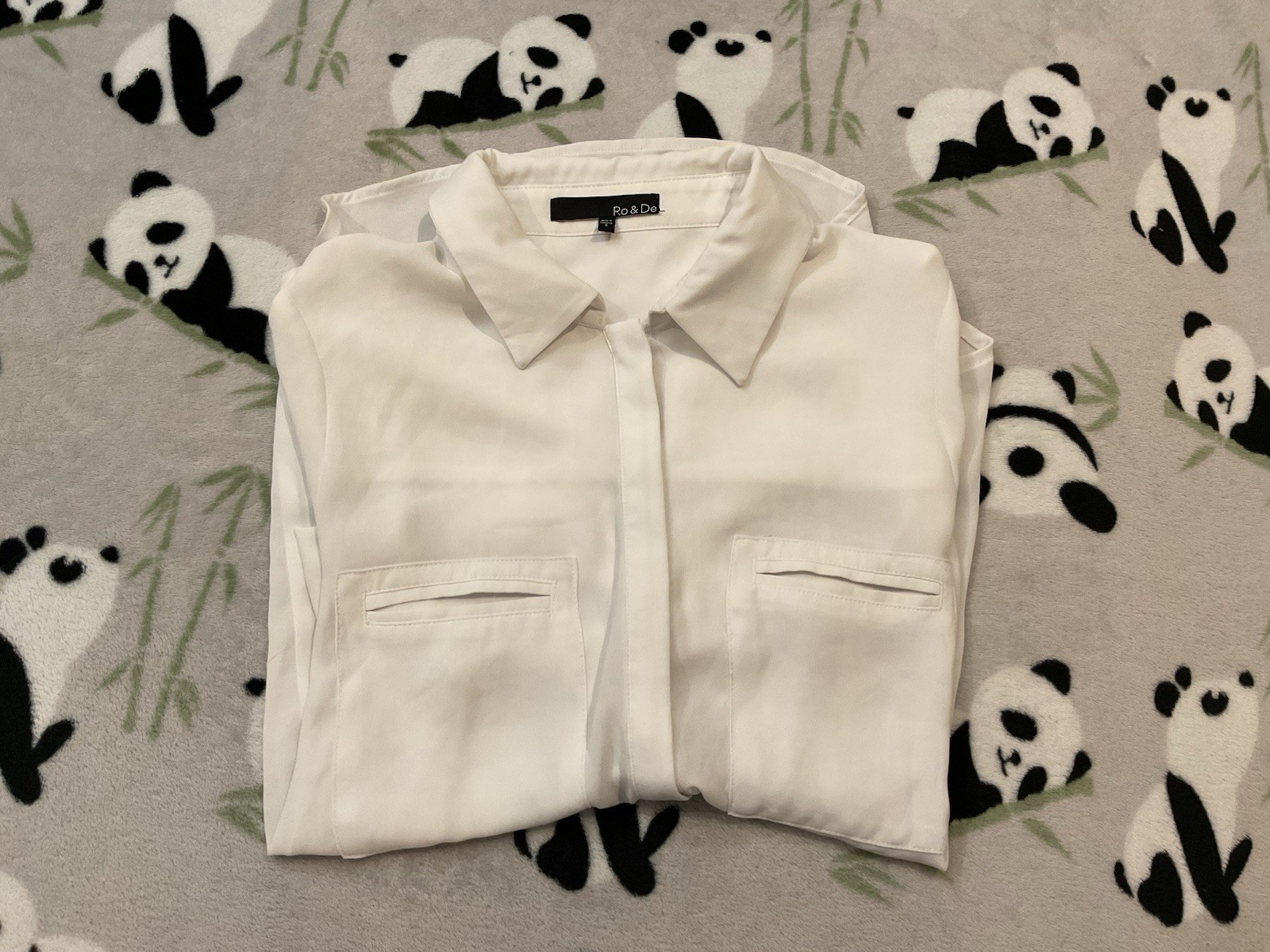 Ro & De Women’s Button Up Blouse Size Small White Pockets Semi Sheer Long Sleeve