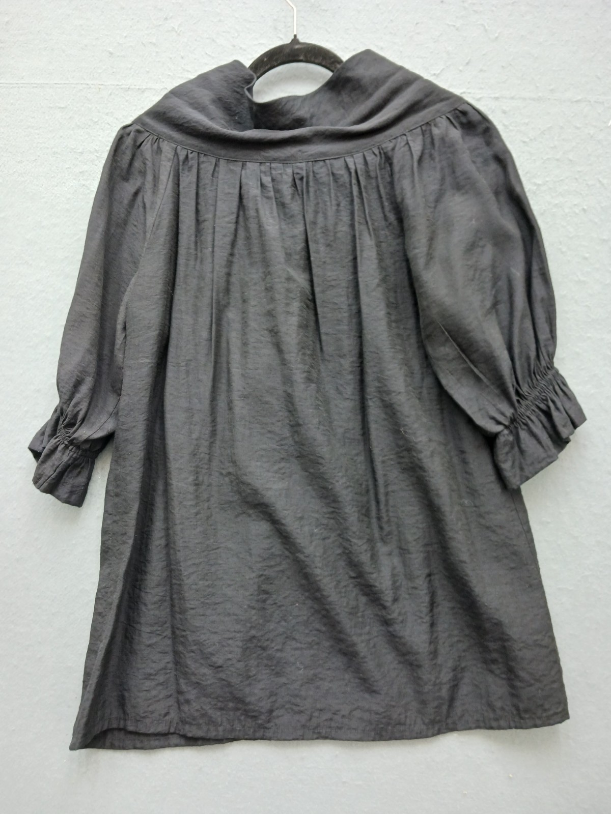 BCBG Maxazria Women’s Dressy Blouse M Gray Bow Tie Casual Work Stylish Quality