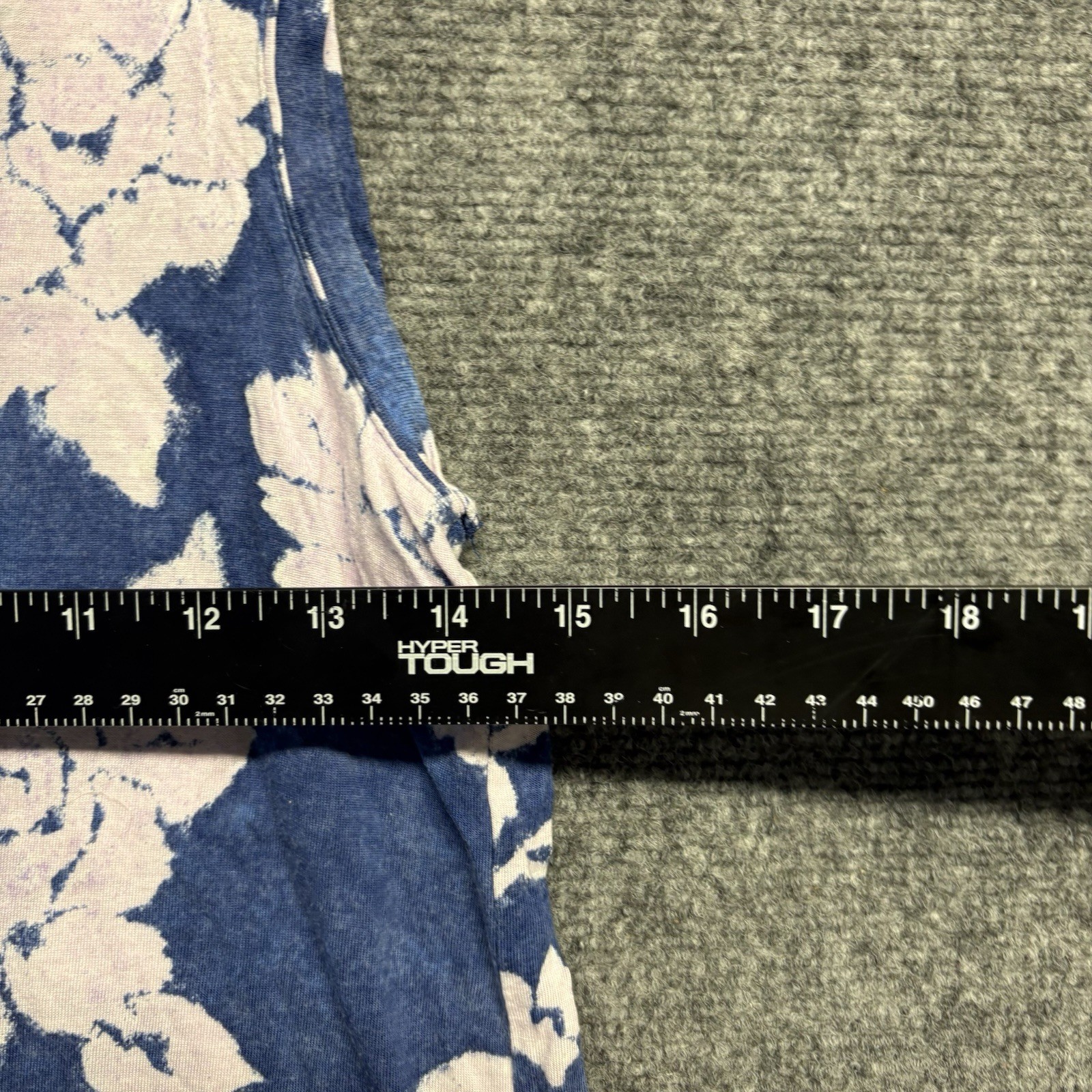Simply Vera Wang Medium Made In Vietnam Purple and Blue Tank Top 0308
